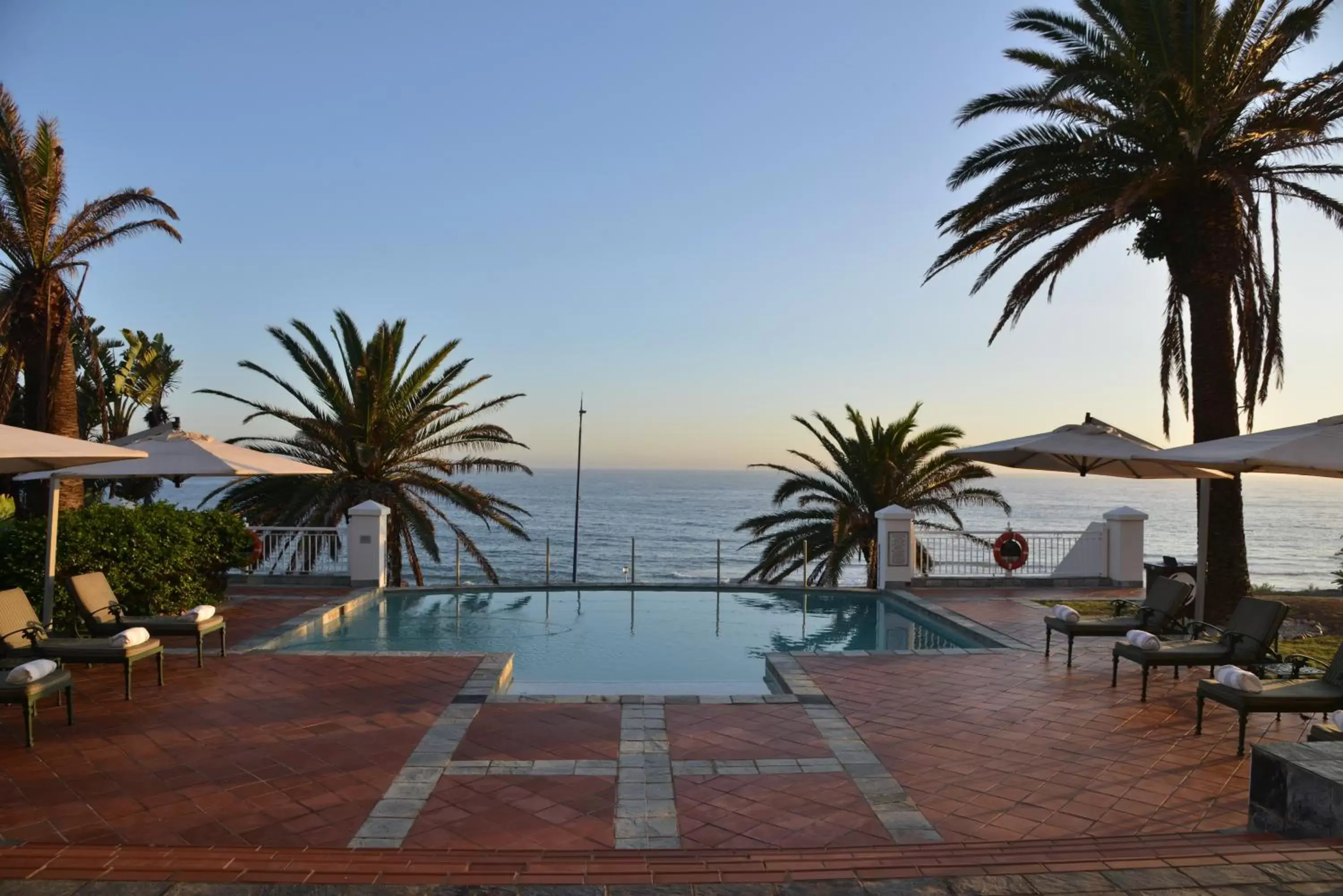 Sea view, Swimming Pool in Courtyard Hotel Port Elizabeth Sea view, Swimming Pool in Courtyard Hotel Port Elizabeth