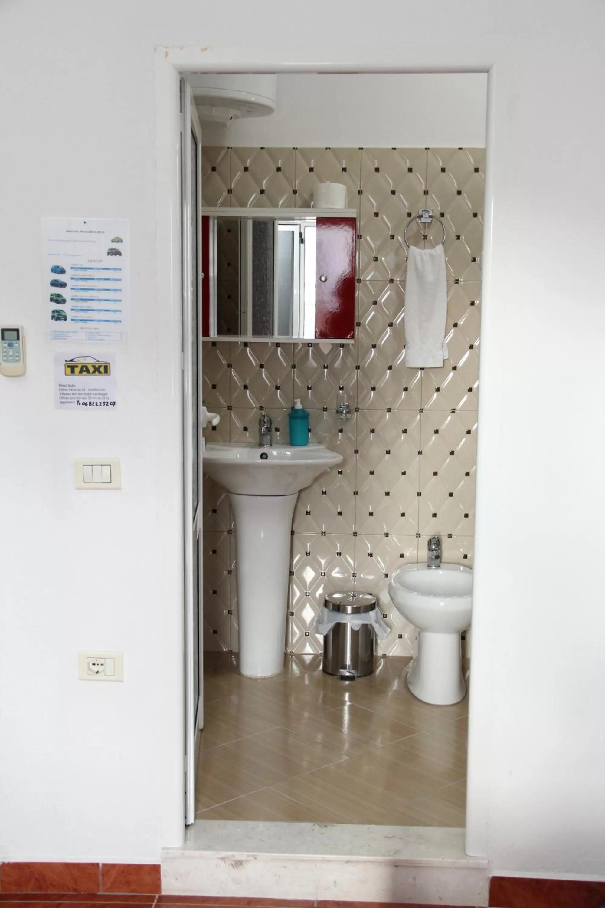 Bathroom in Hotel Italia