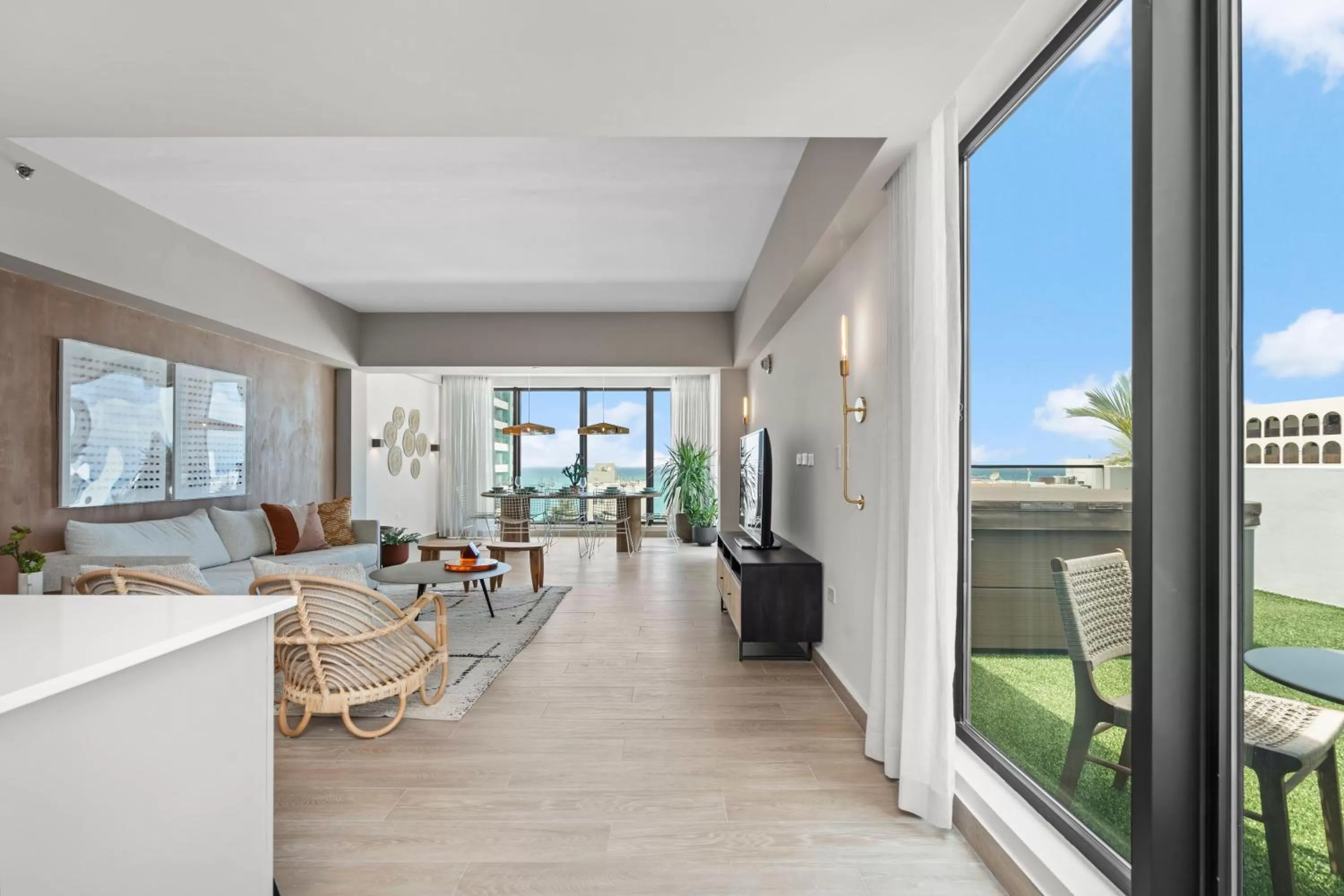 Apartment with Terrace in HiBird- Apartment and Suites Hotel