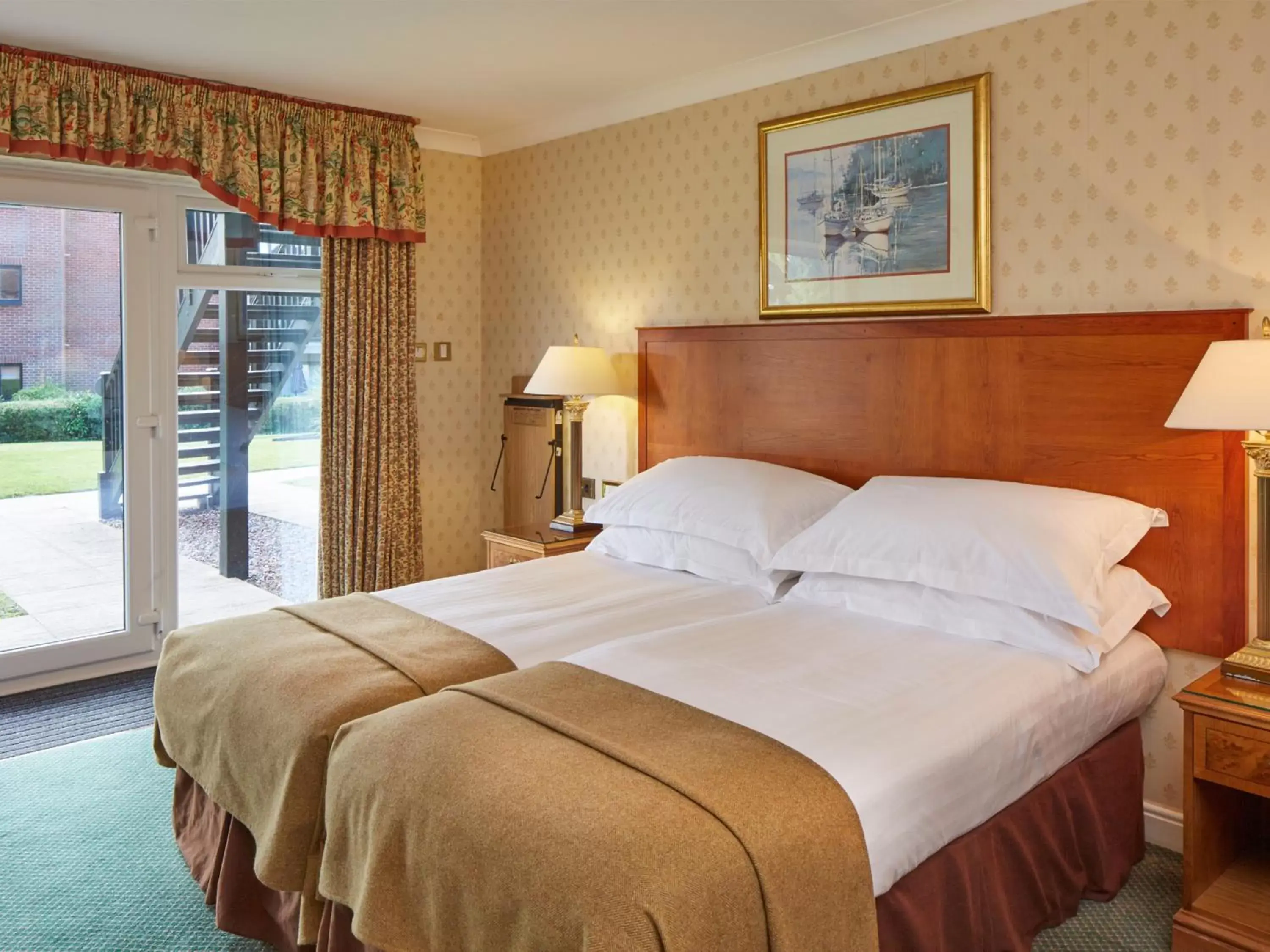 Deluxe Twin Room in Macdonald Elmers Court Hotel Deluxe Twin Room in Macdonald Elmers Court Hotel