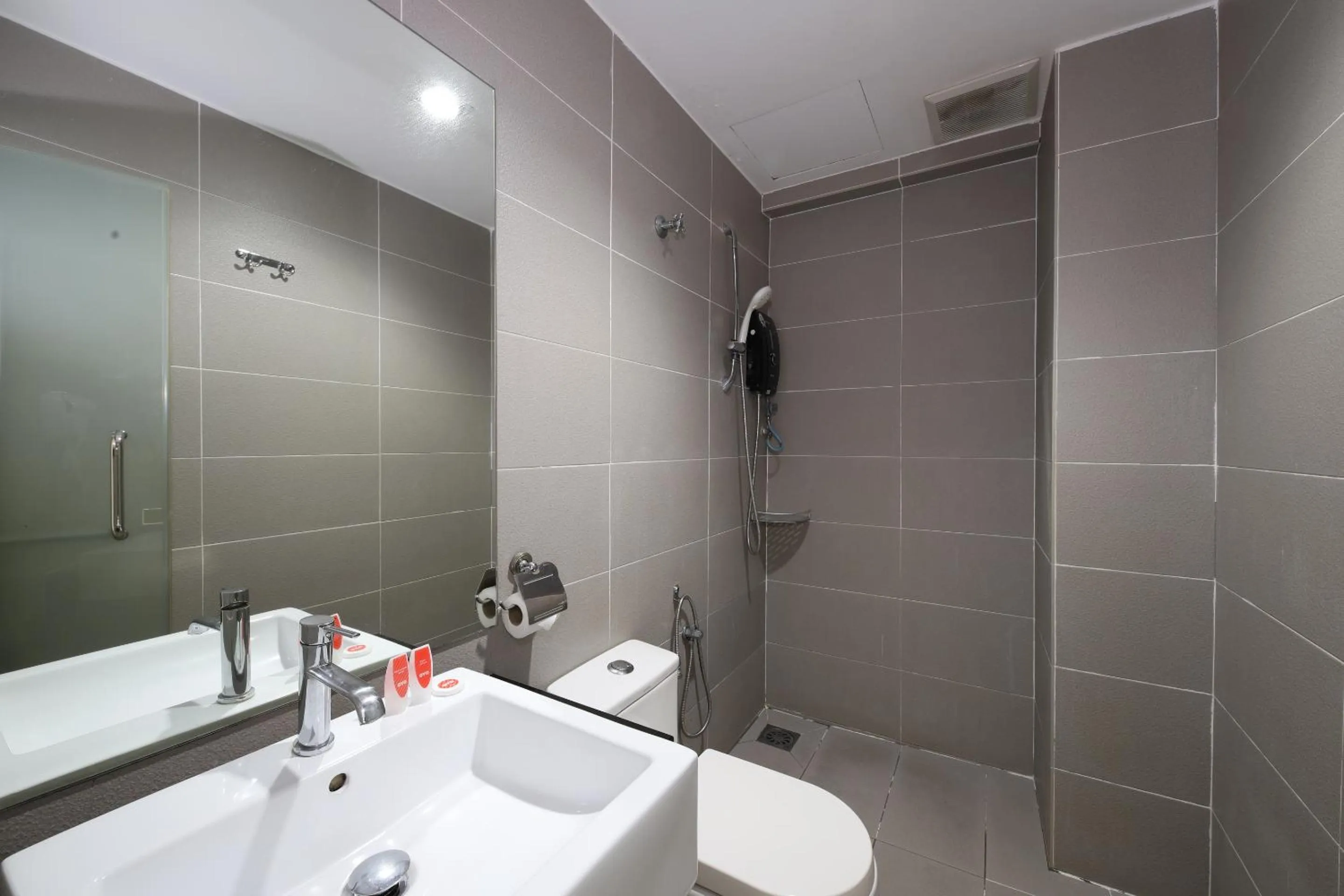 Toilet in V Garden Hotel