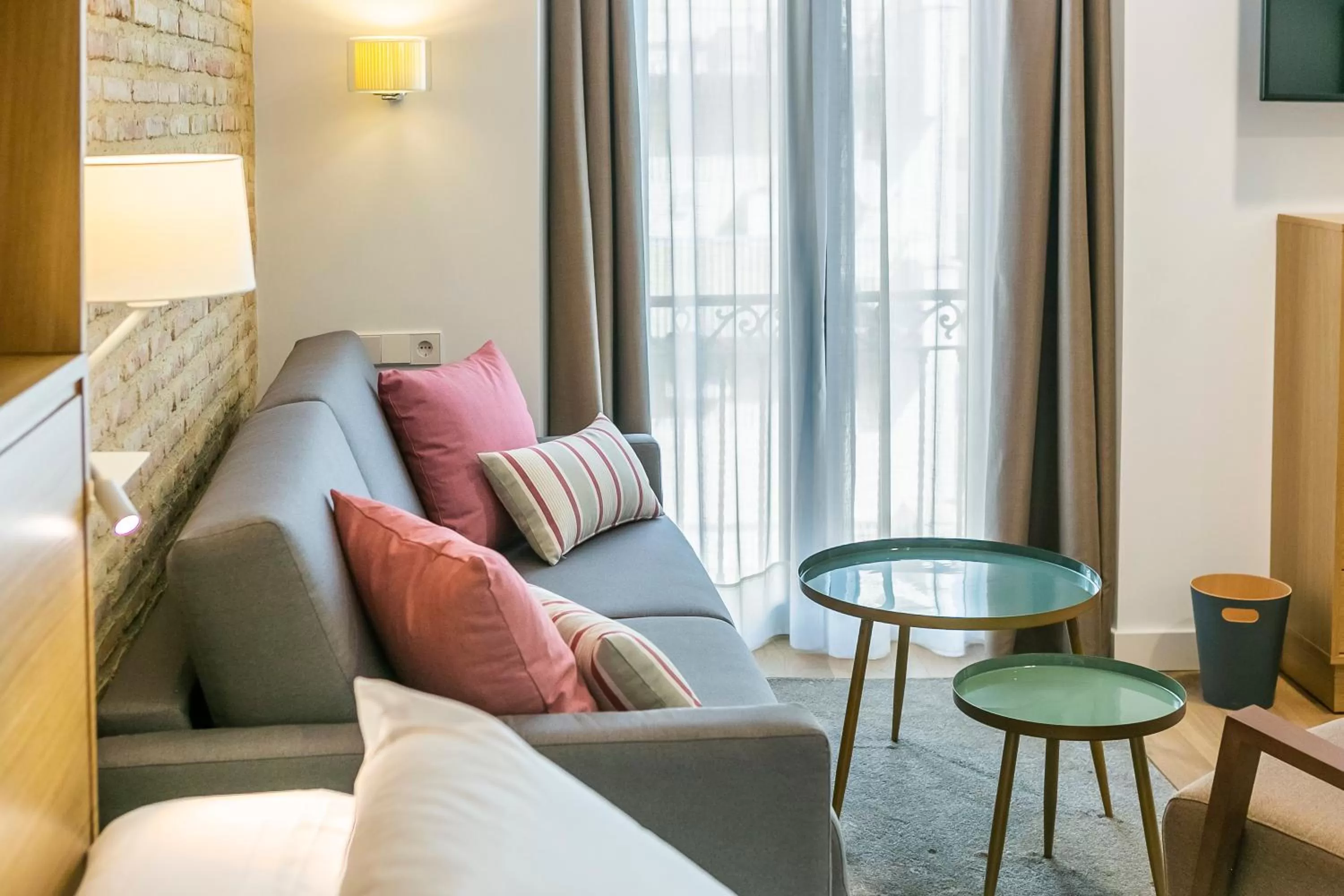 TV and multimedia in Aquitania Home Suites