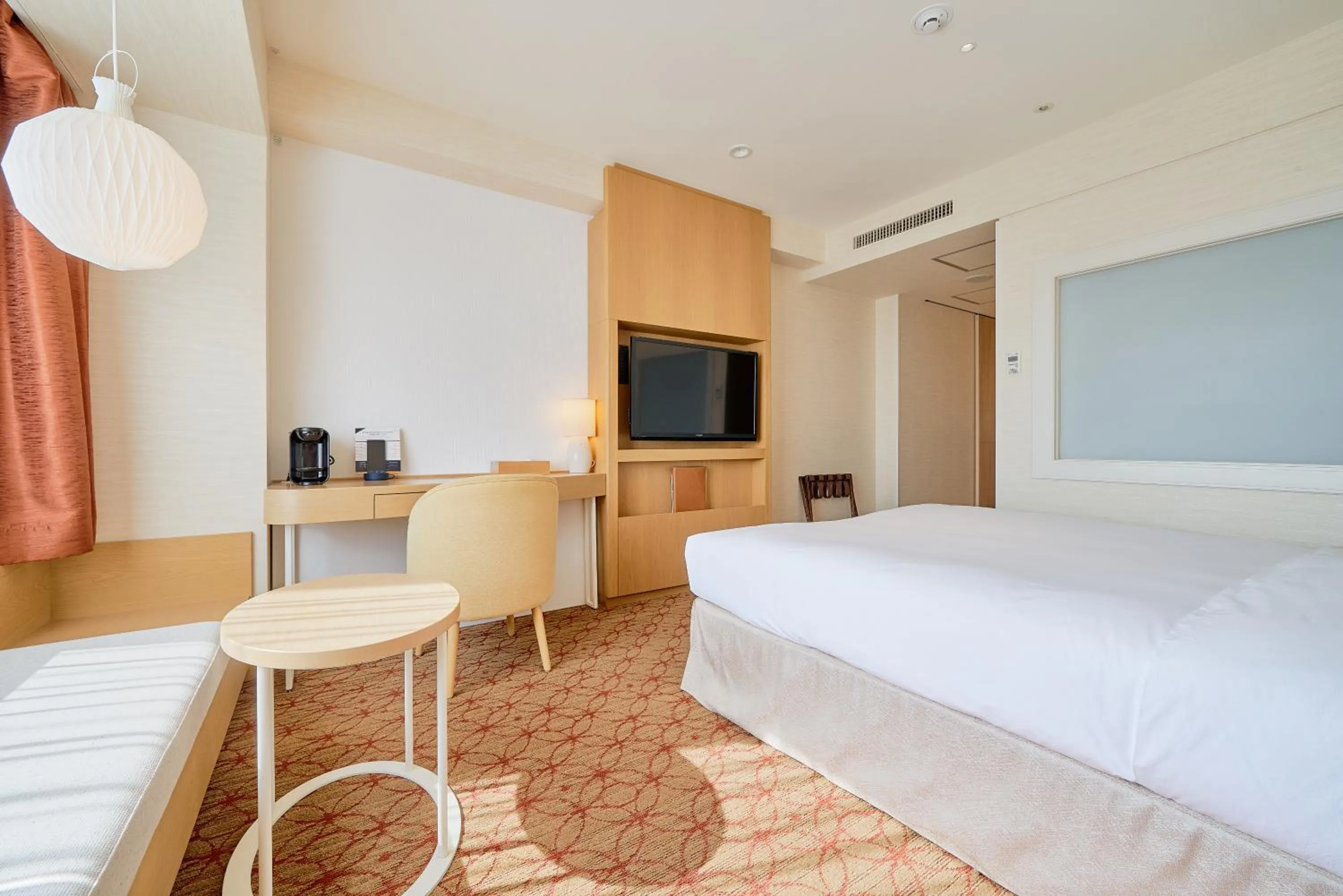 Photo of the whole room, Bed in Keio Plaza Hotel Sapporo