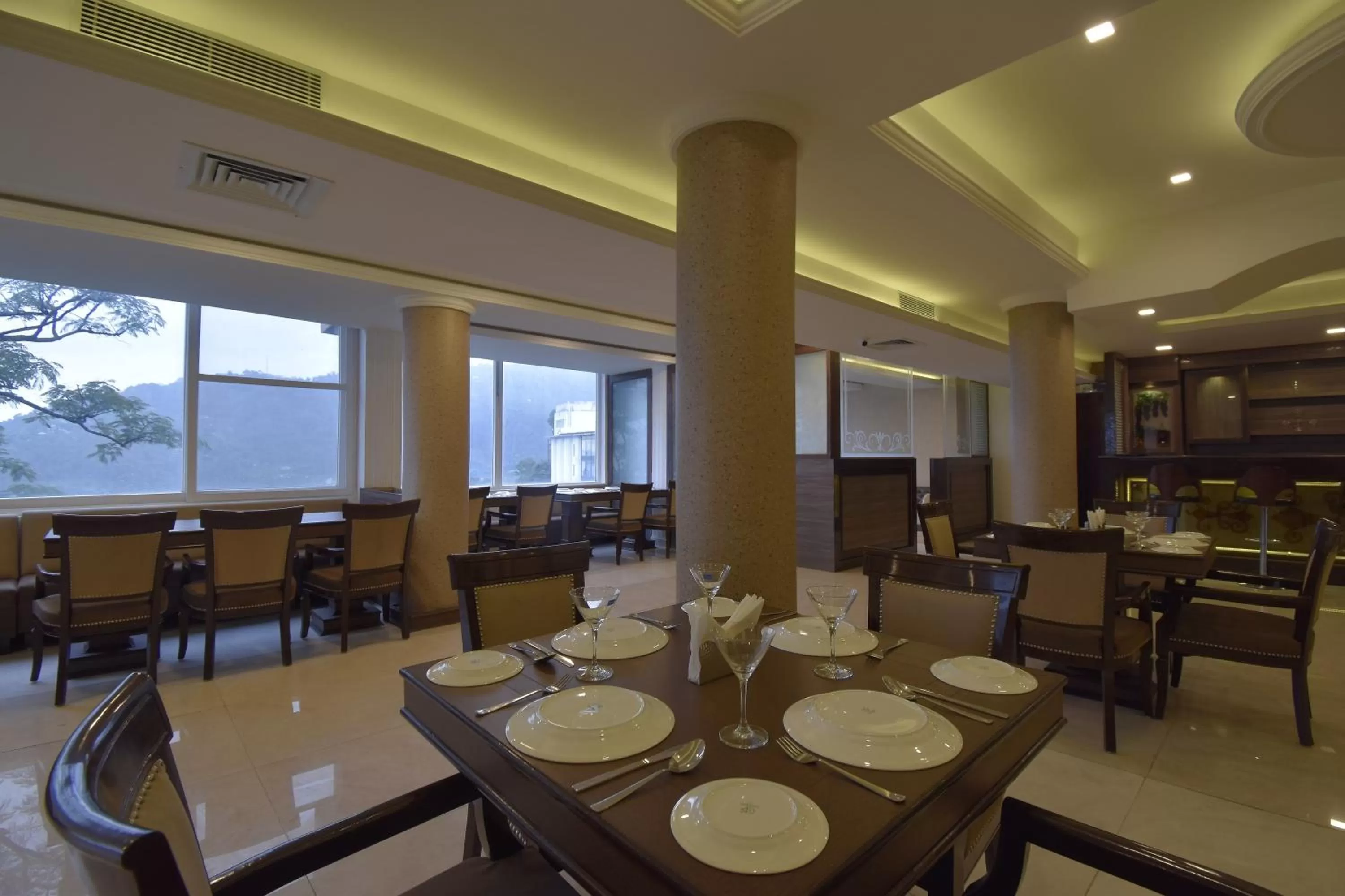 Restaurant/Places to Eat in The Royal Castle AC Centralized