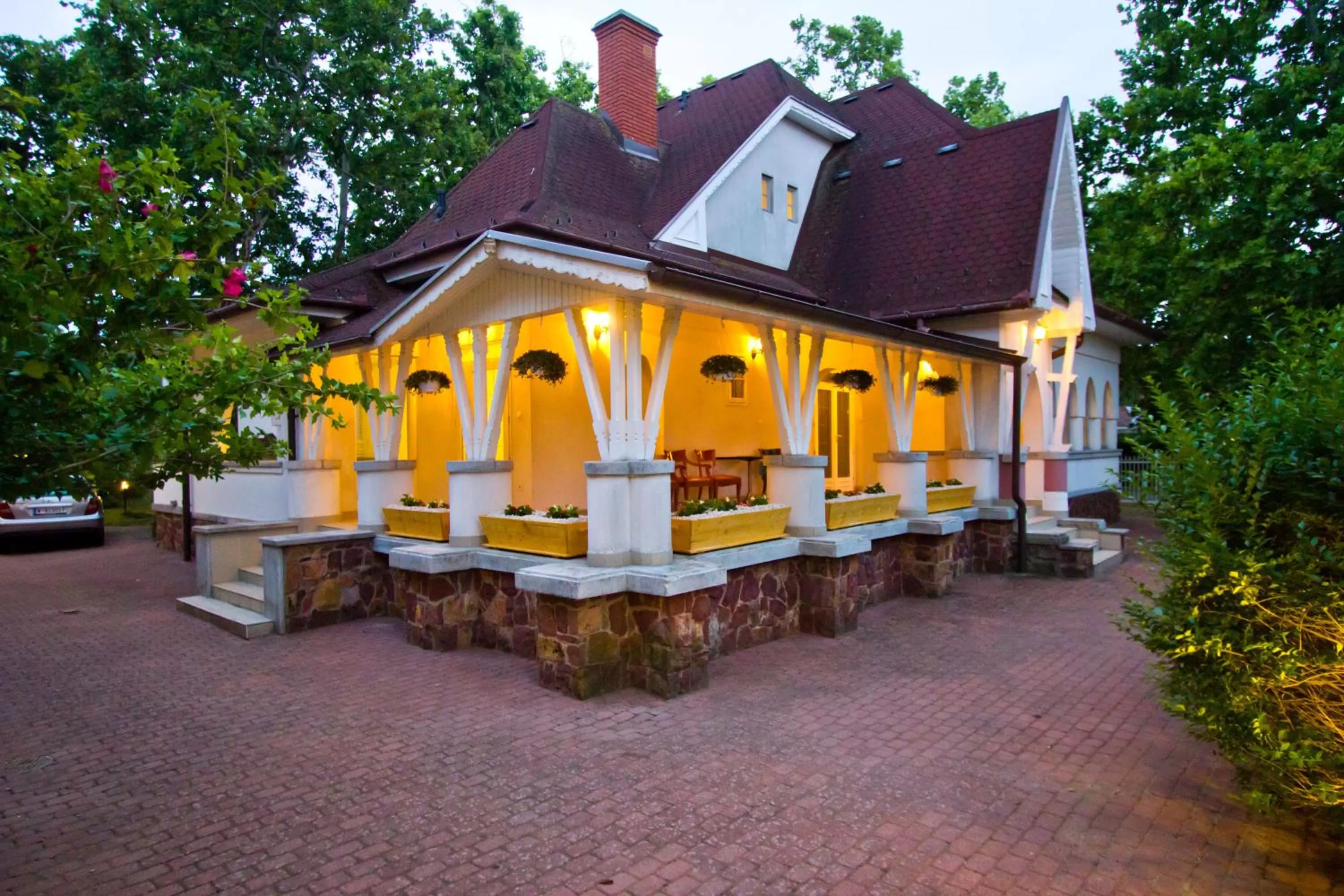 Restaurant/places to eat, Property Building in Partvilla Balatonboglar