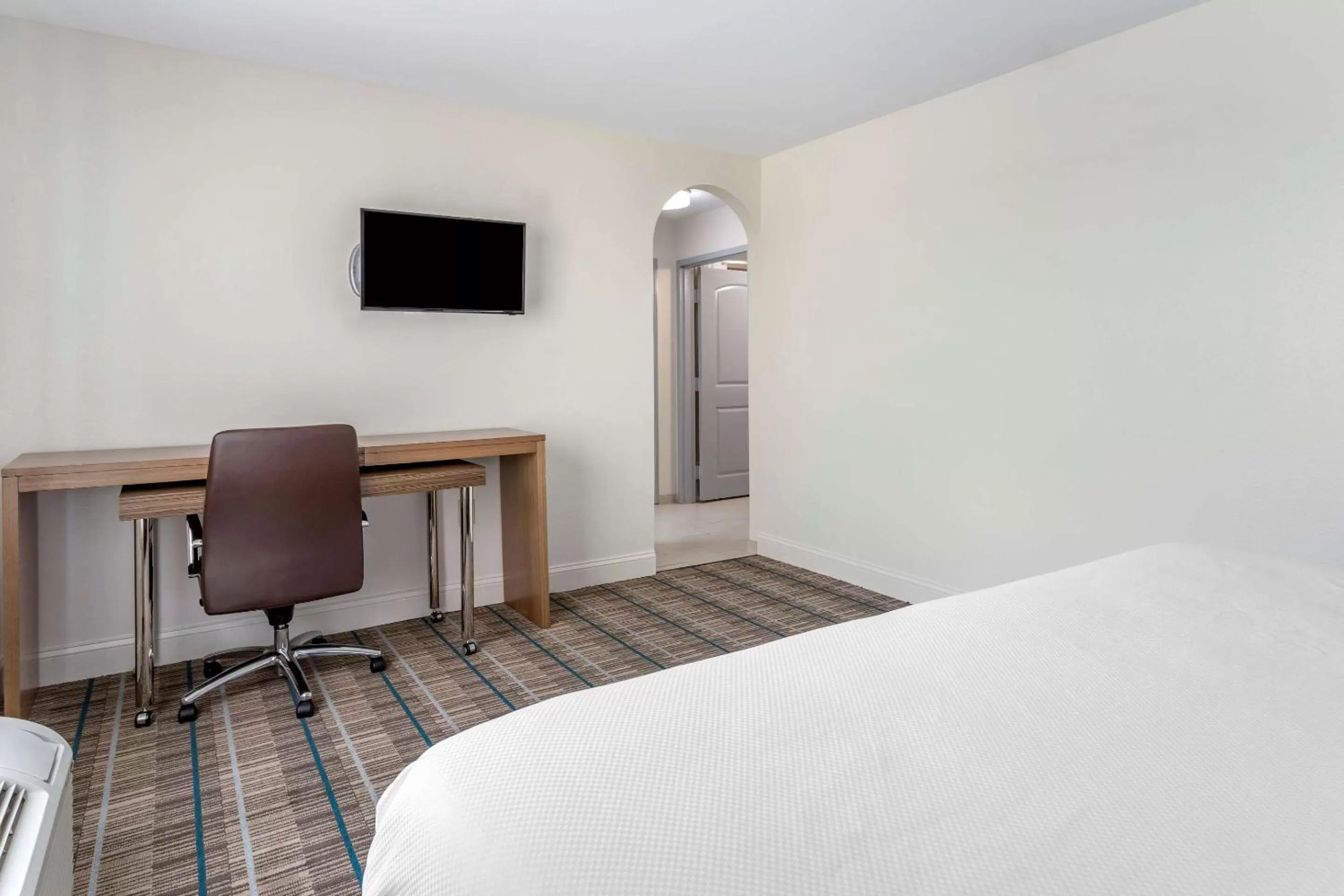 Photo of the whole room, Bed in MainStay Suites Port Arthur - Beaumont South