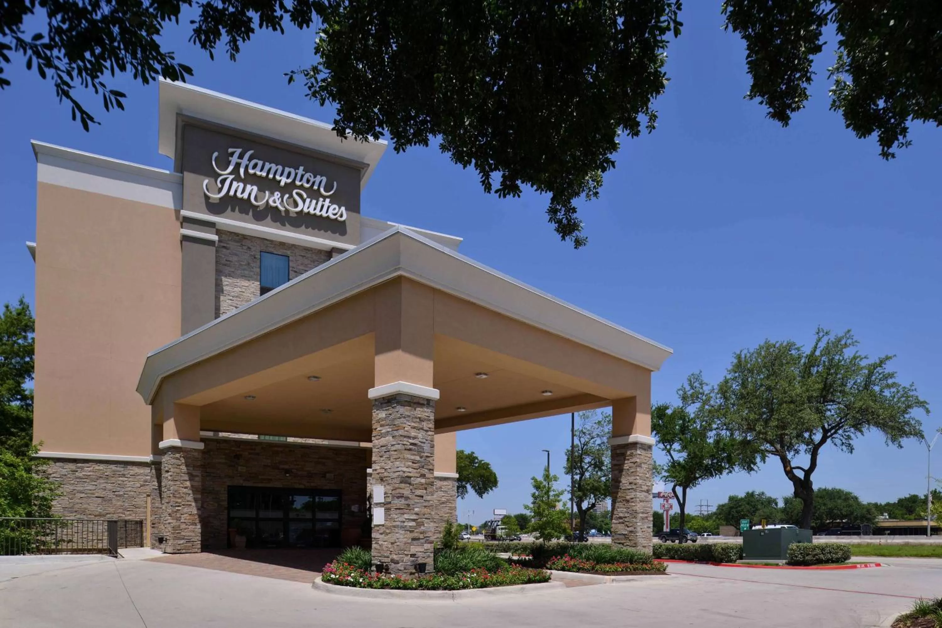 Property building in Hampton Inn & Suites Dallas Market Center