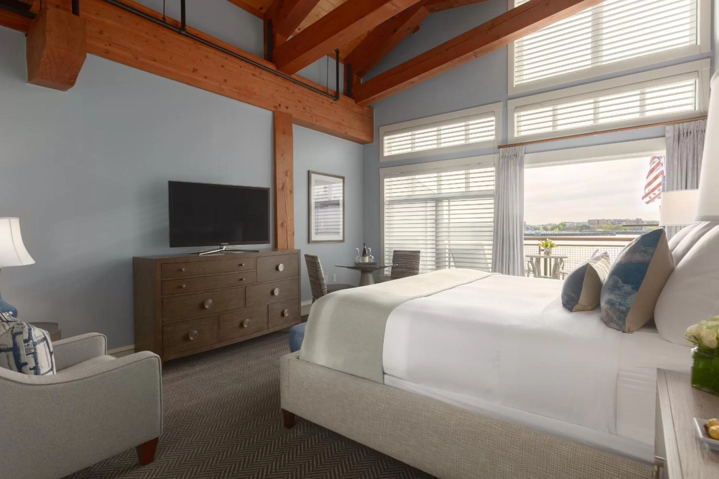 Guests, Bed in Boston Yacht Haven