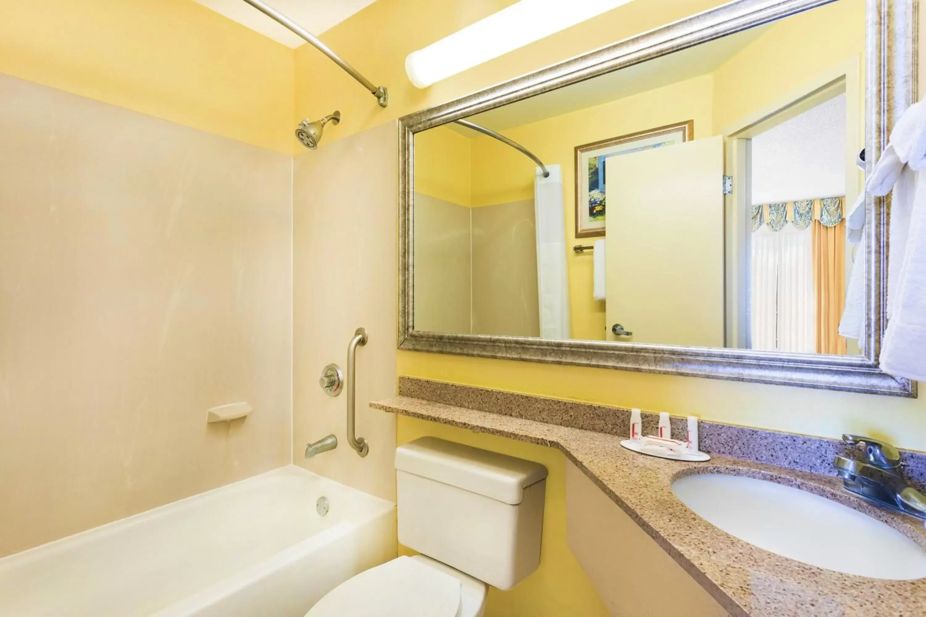 King Room - Disability Access with Roll-in-Shower on First Floor in Baymont by Wyndham Savannah Midtown King Room - Disability Access with Roll-in-Shower on First Floor in Baymont by Wyndham Savannah Midtown