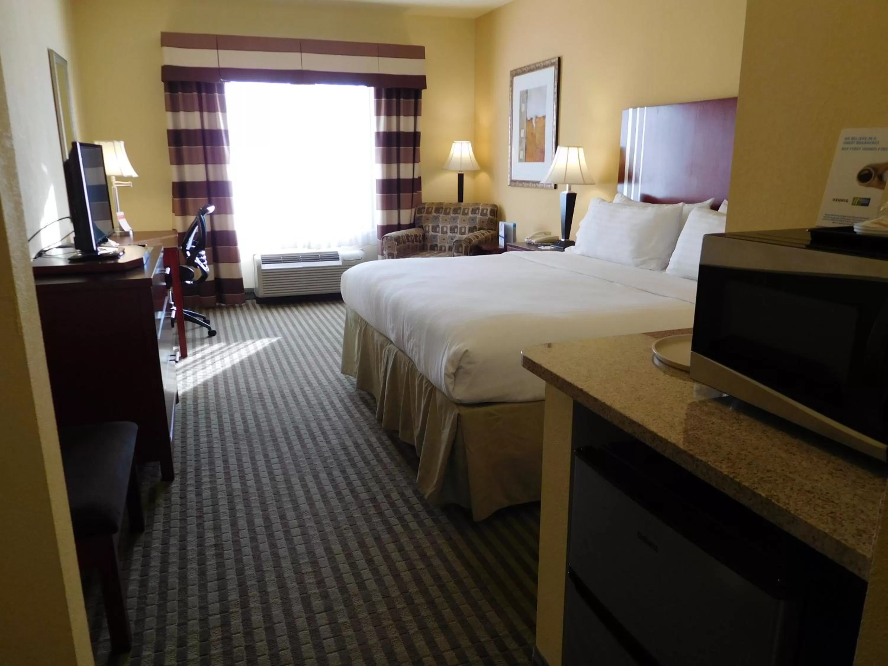 Photo of the whole room, Bed in Holiday Inn Express Ponca City by IHG