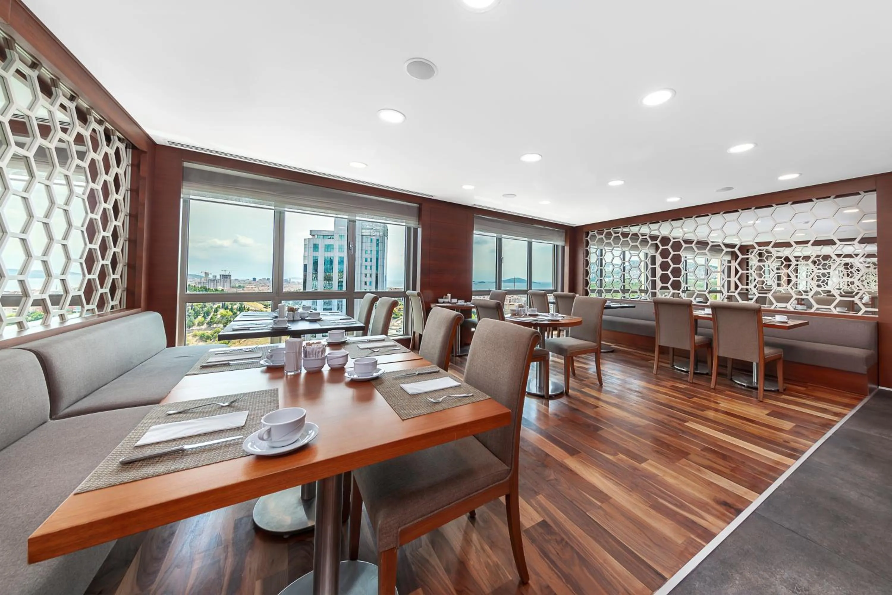 Lounge or bar in Dedeman Bostanci Istanbul Hotel & Convention Center