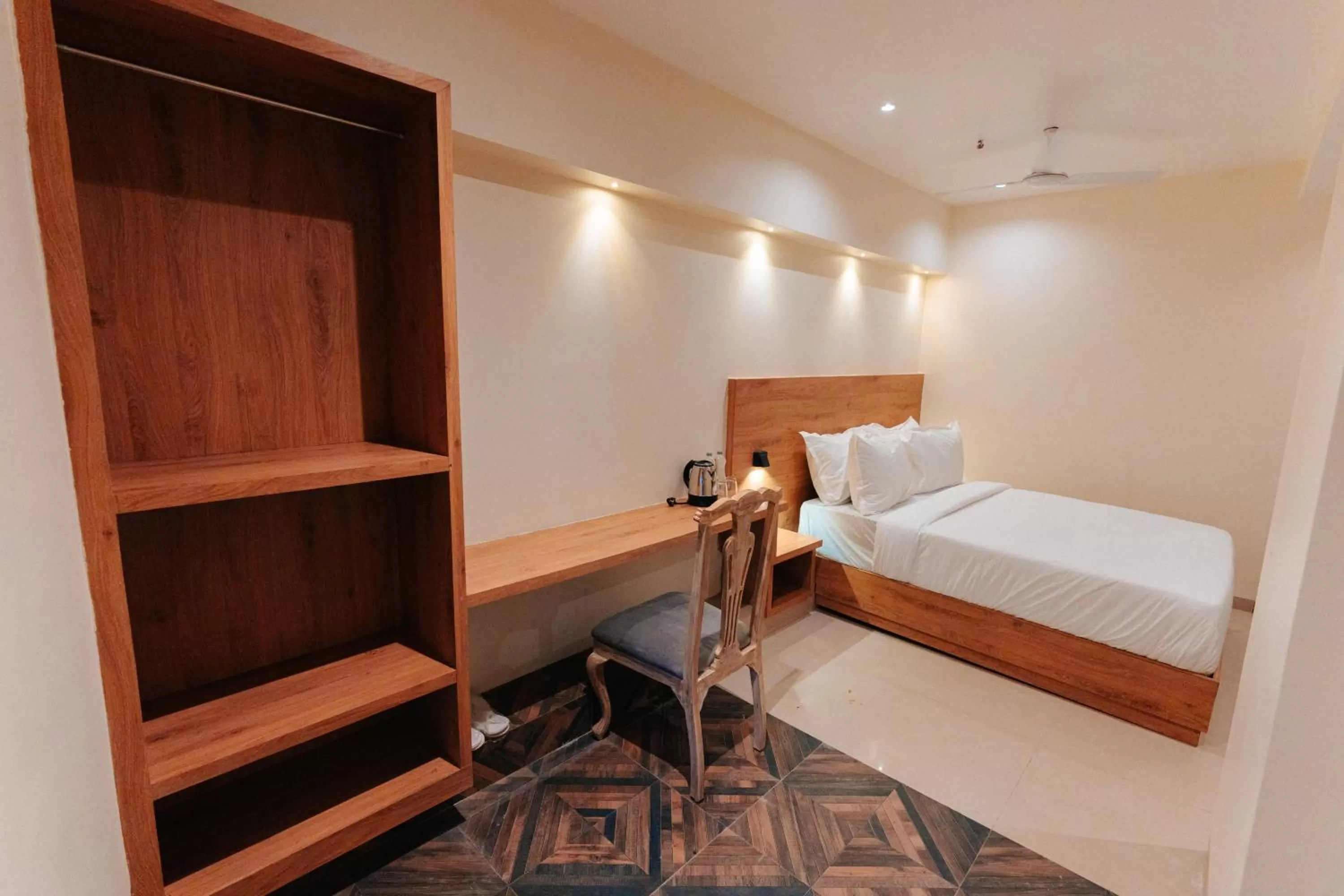 Bed in Arnna Hotel- Goregaon East
