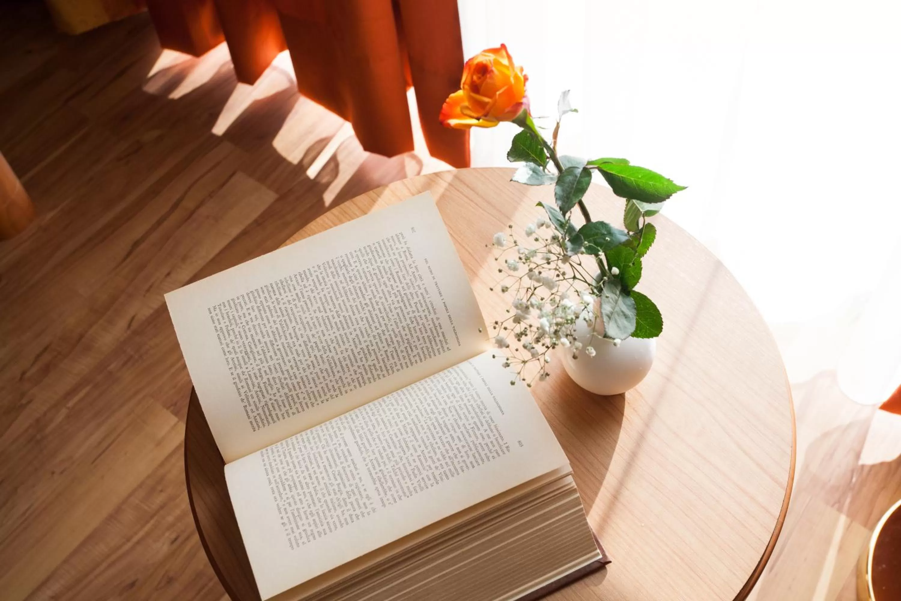 Seating area in Sartori's Hotel