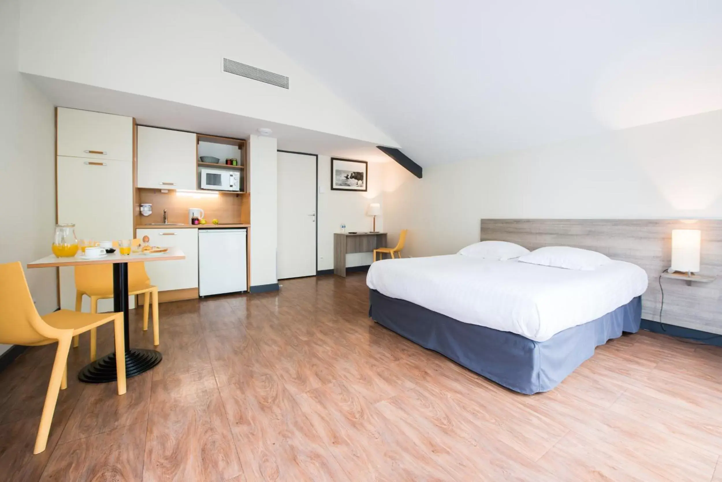 Superior Studio in Comfort Aparthotel Saint-Nazaire Les Portes de l Ocean Superior Studio in Comfort Aparthotel Saint-Nazaire Les Portes de l Ocean