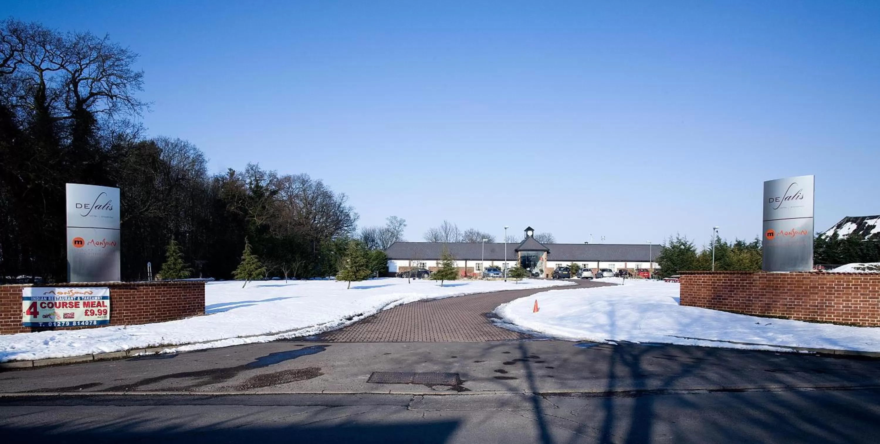 Facade/entrance in Desalis Hotel London Stansted