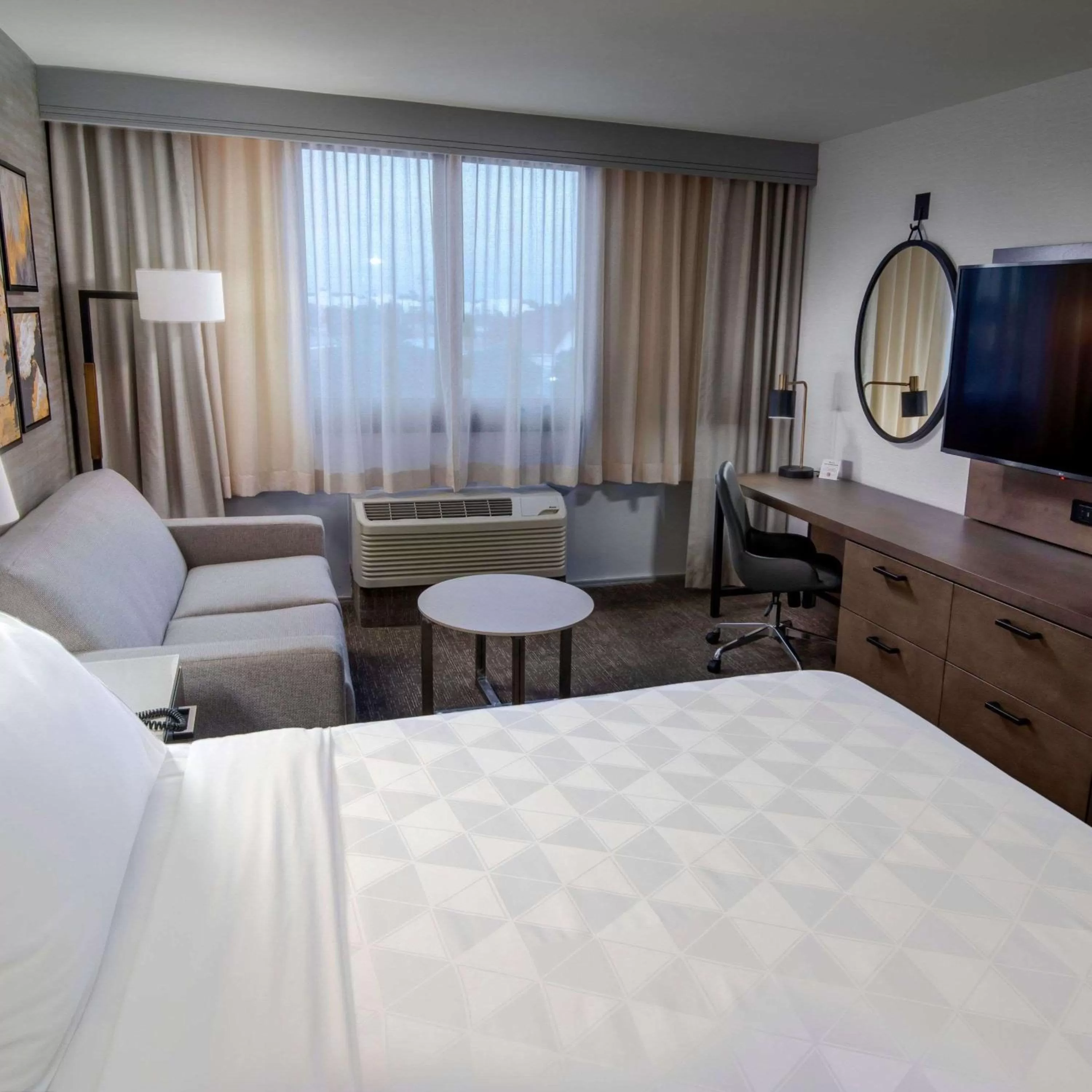 Bedroom, Bed in Doubletree by Hilton Buena Park