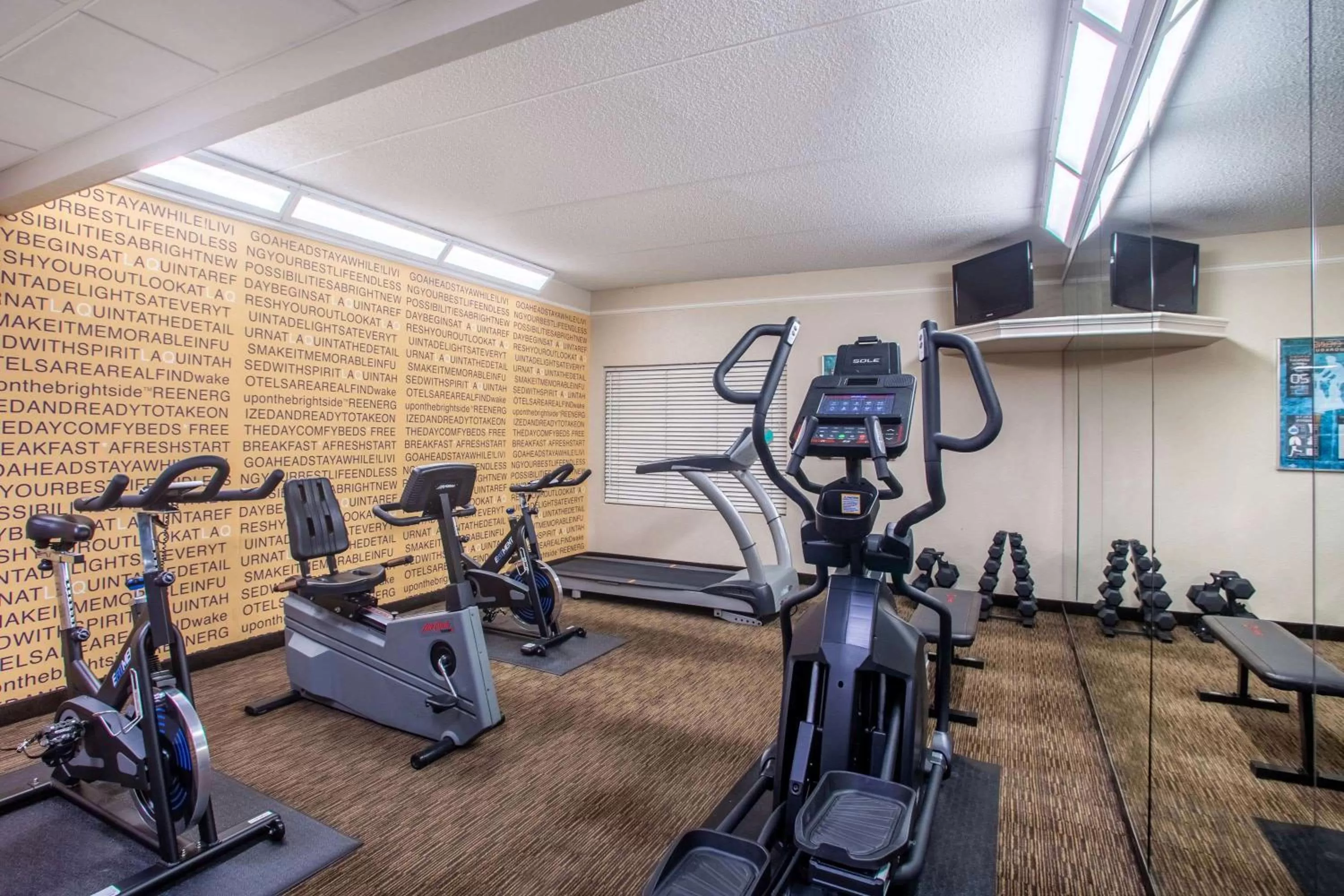 Fitness centre/facilities in La Quinta by Wyndham Charlotte Airport South