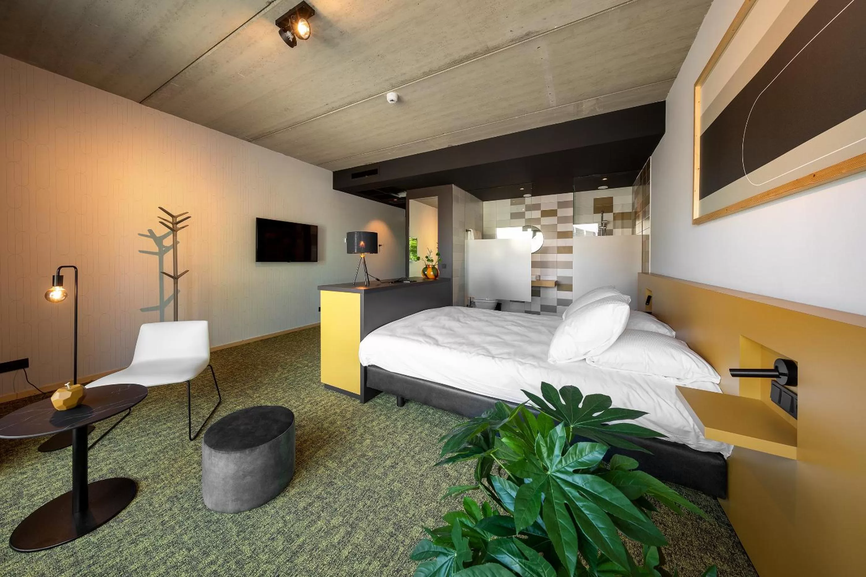 Photo of the whole room, Bed in Mr Jigs