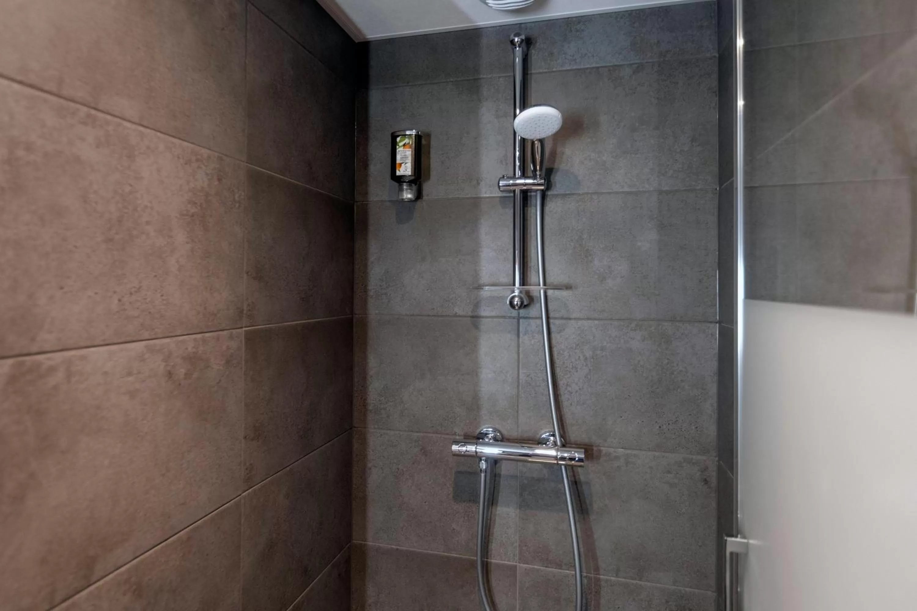 Shower in Hotel KLE, BW Signature Collection