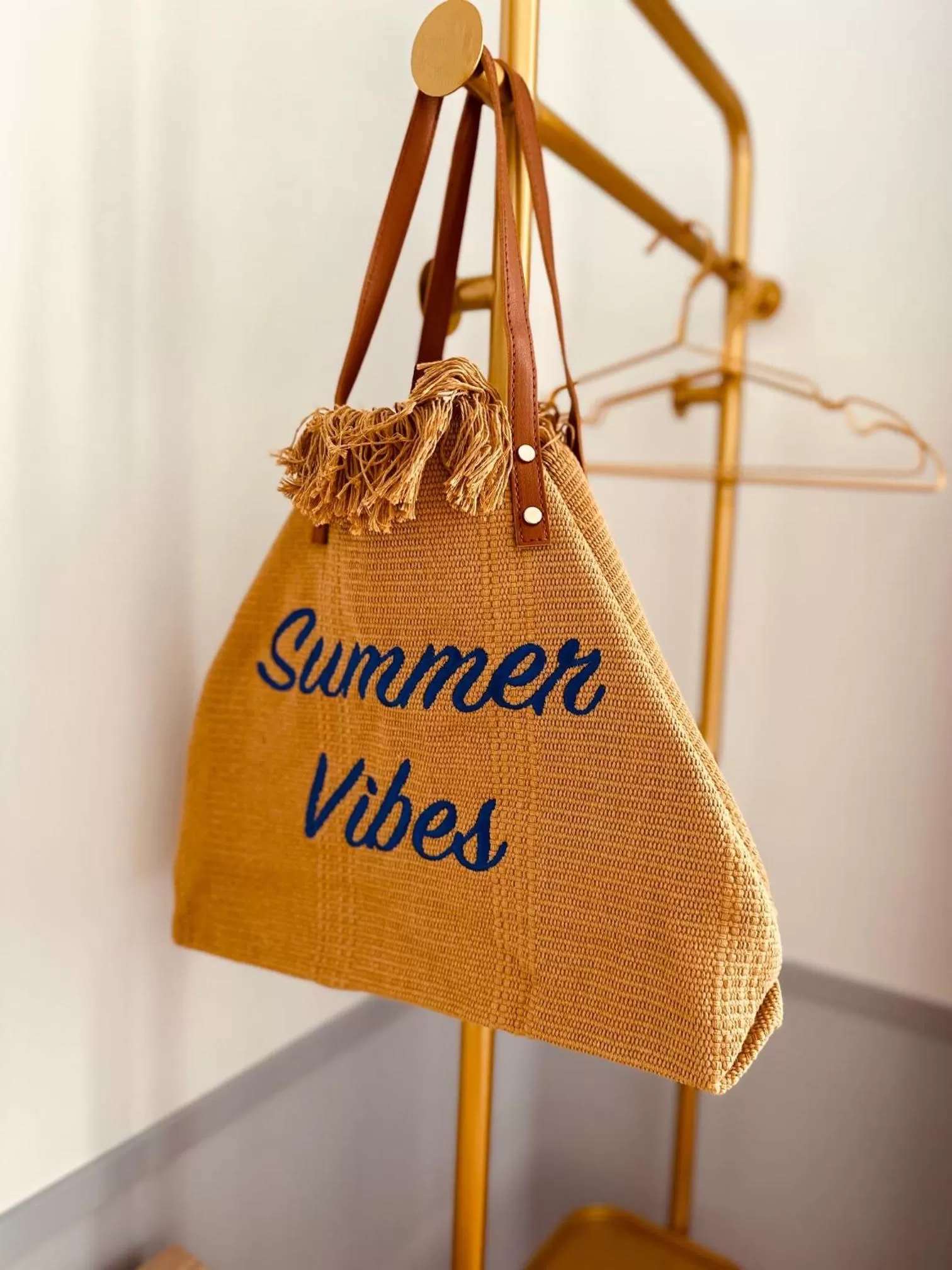 wardrobe in Hôtel De Londres