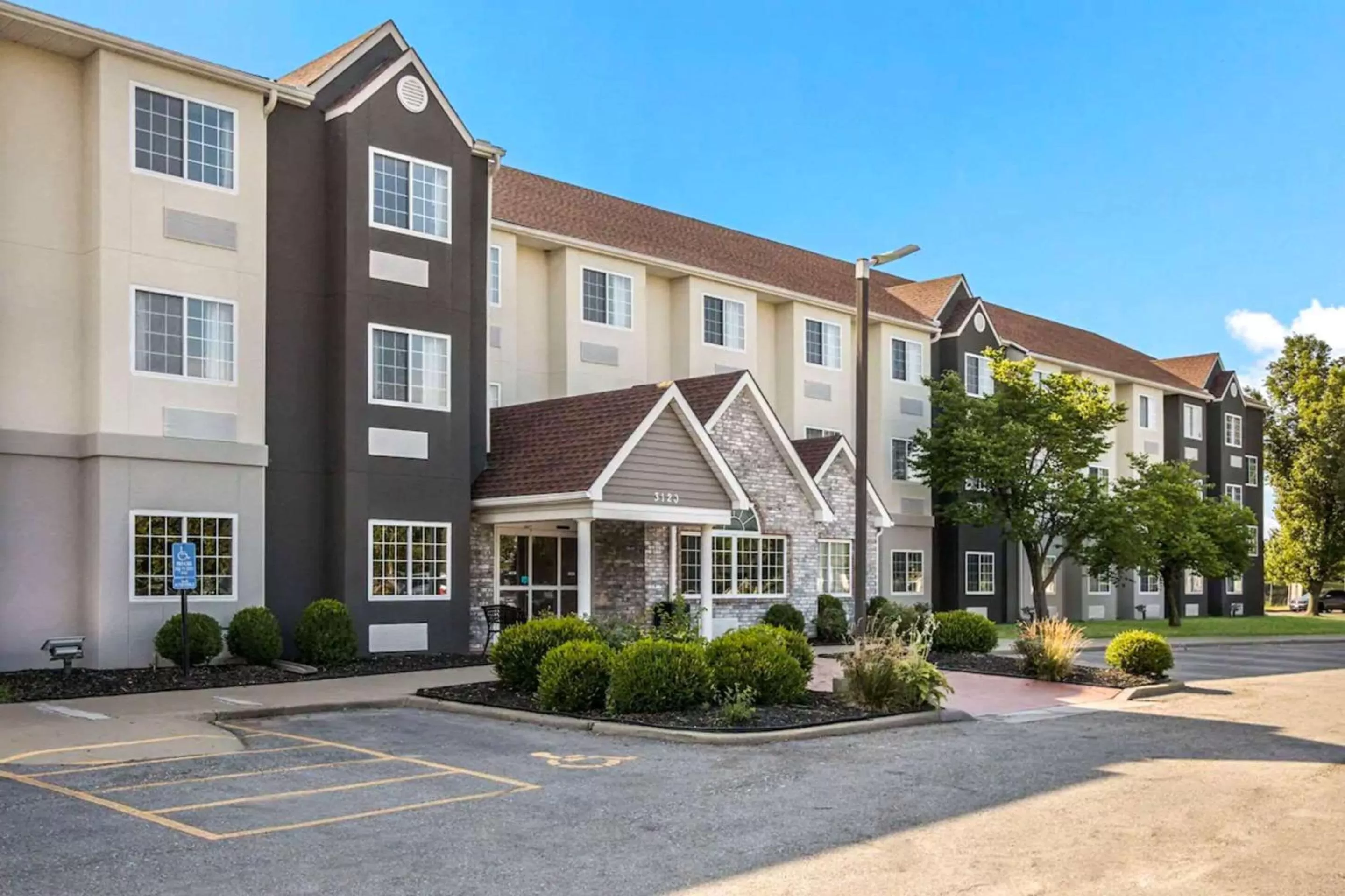 Property building in Quality Inn & Suites Blue Springs - Kansas City