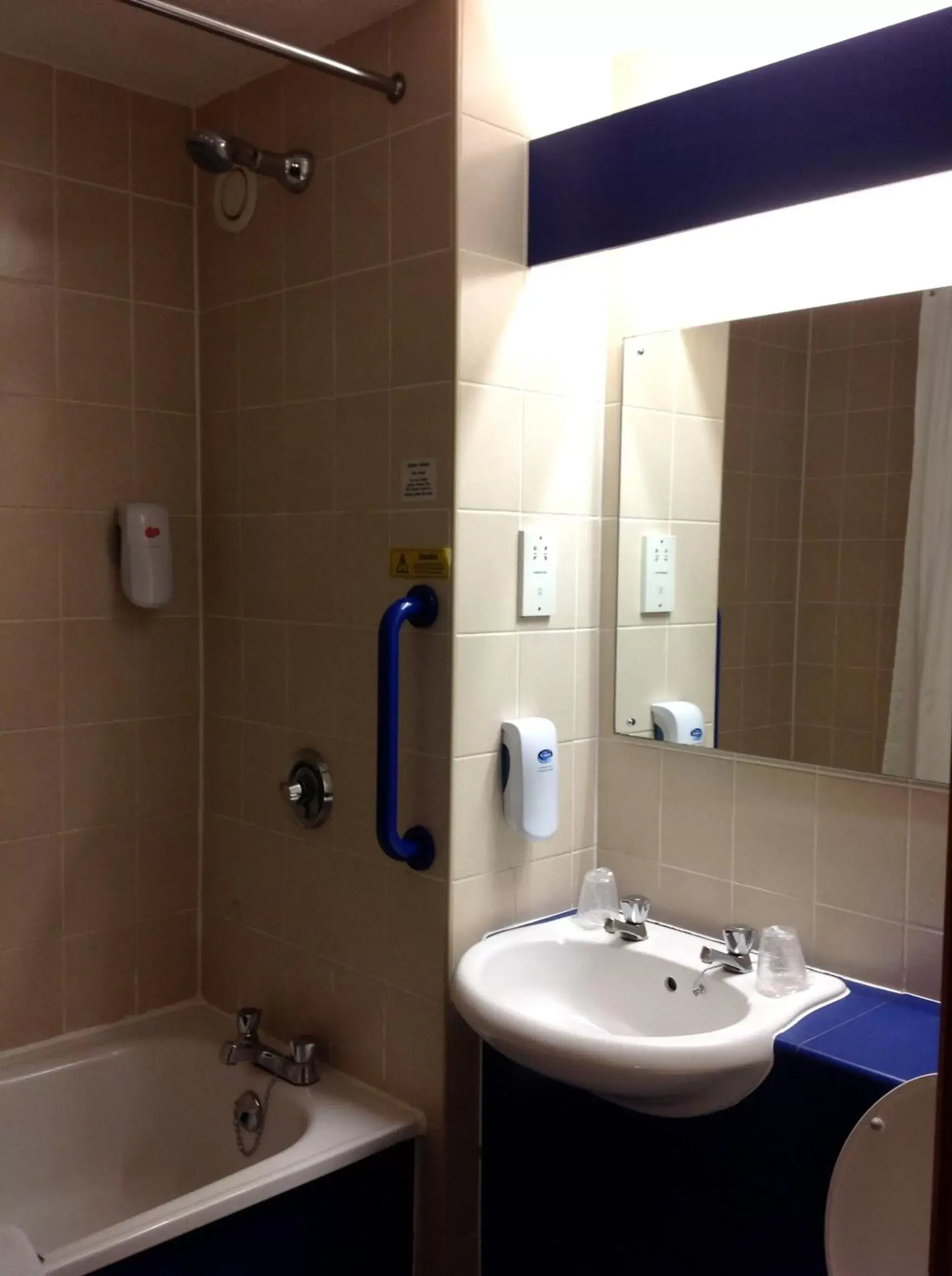 Twin Room in Days Inn Magor Twin Room in Days Inn Magor
