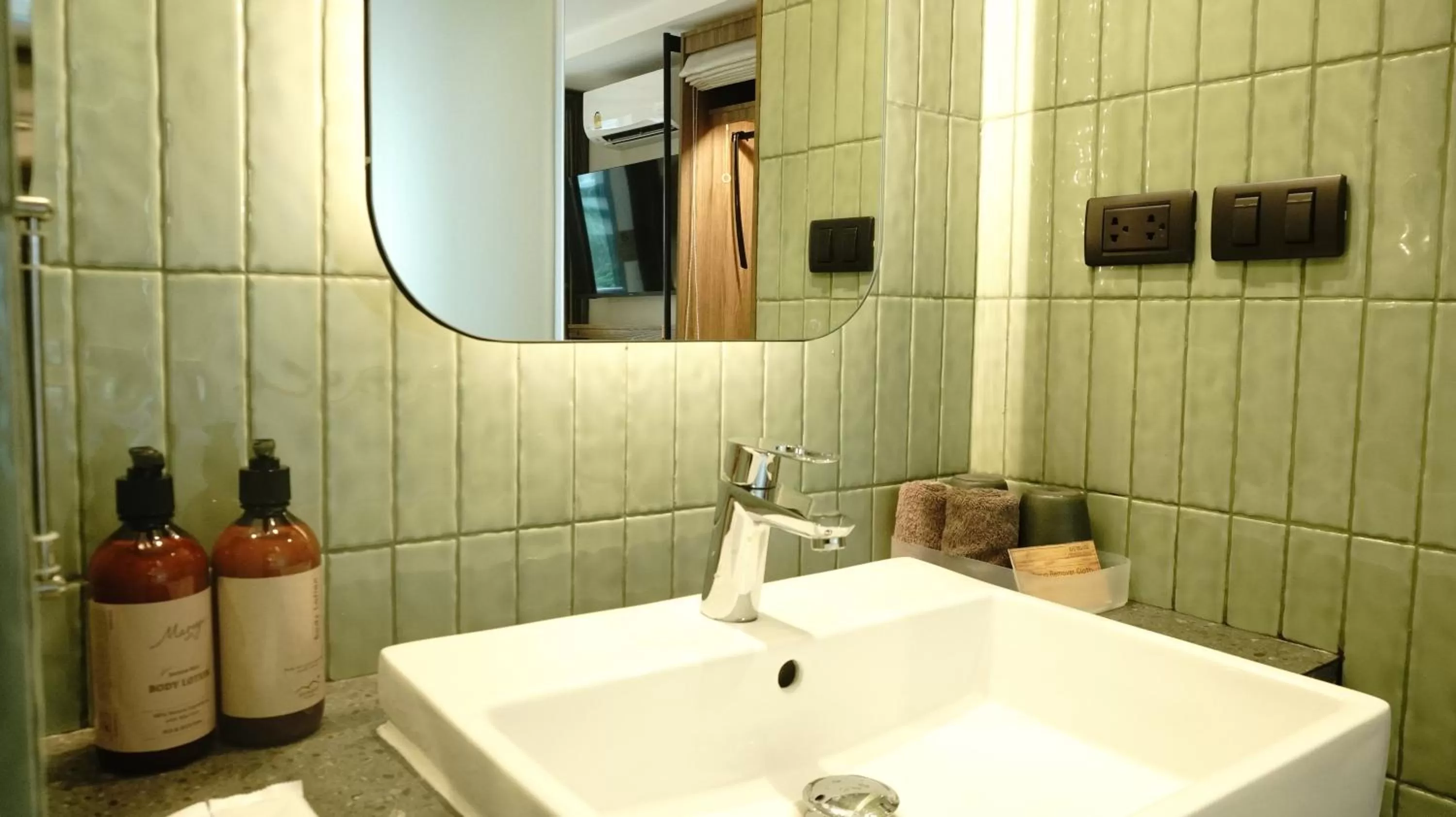 Bathroom in karaarom hotel