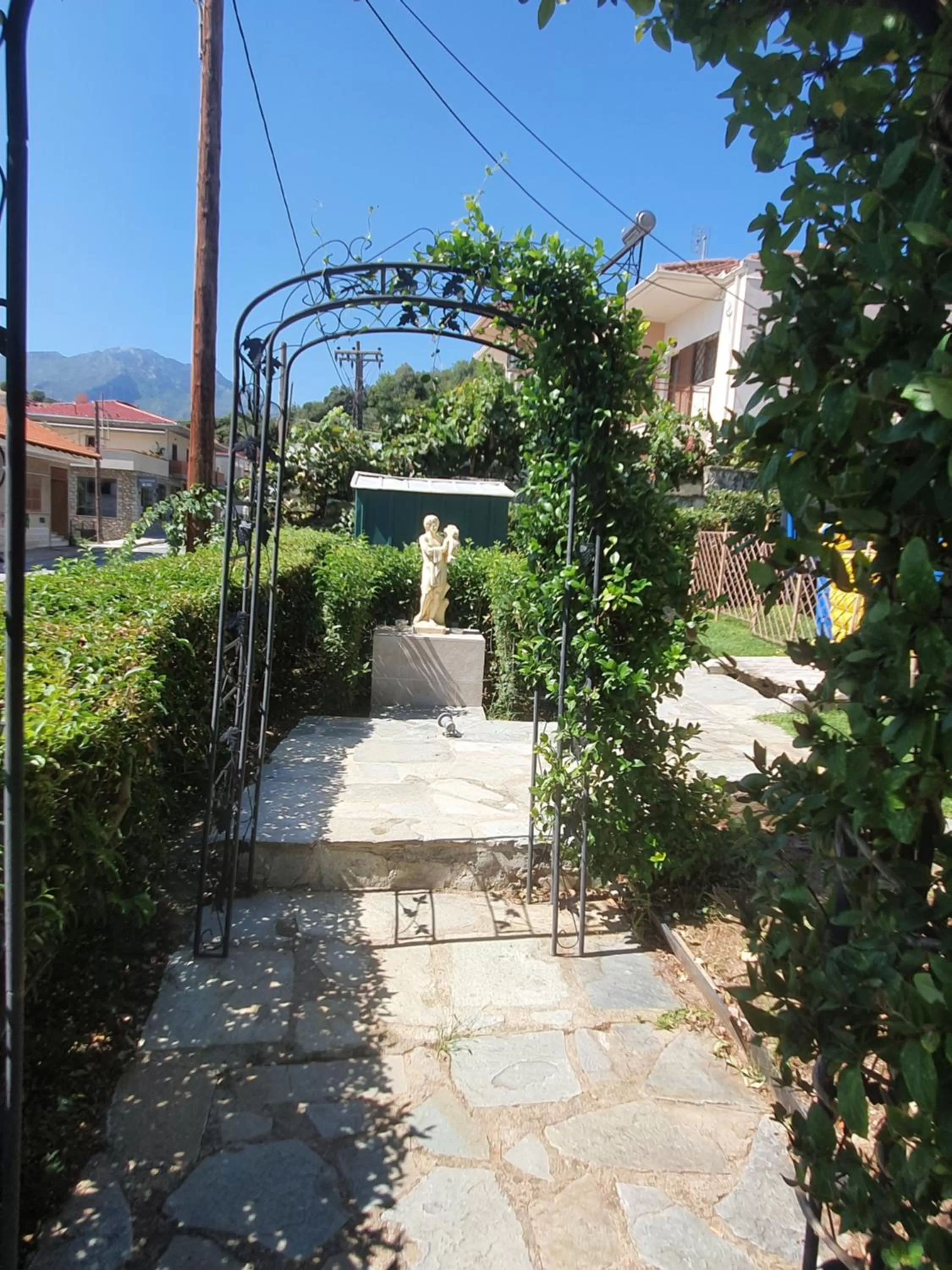Garden in Theatro Hotel Odysseon