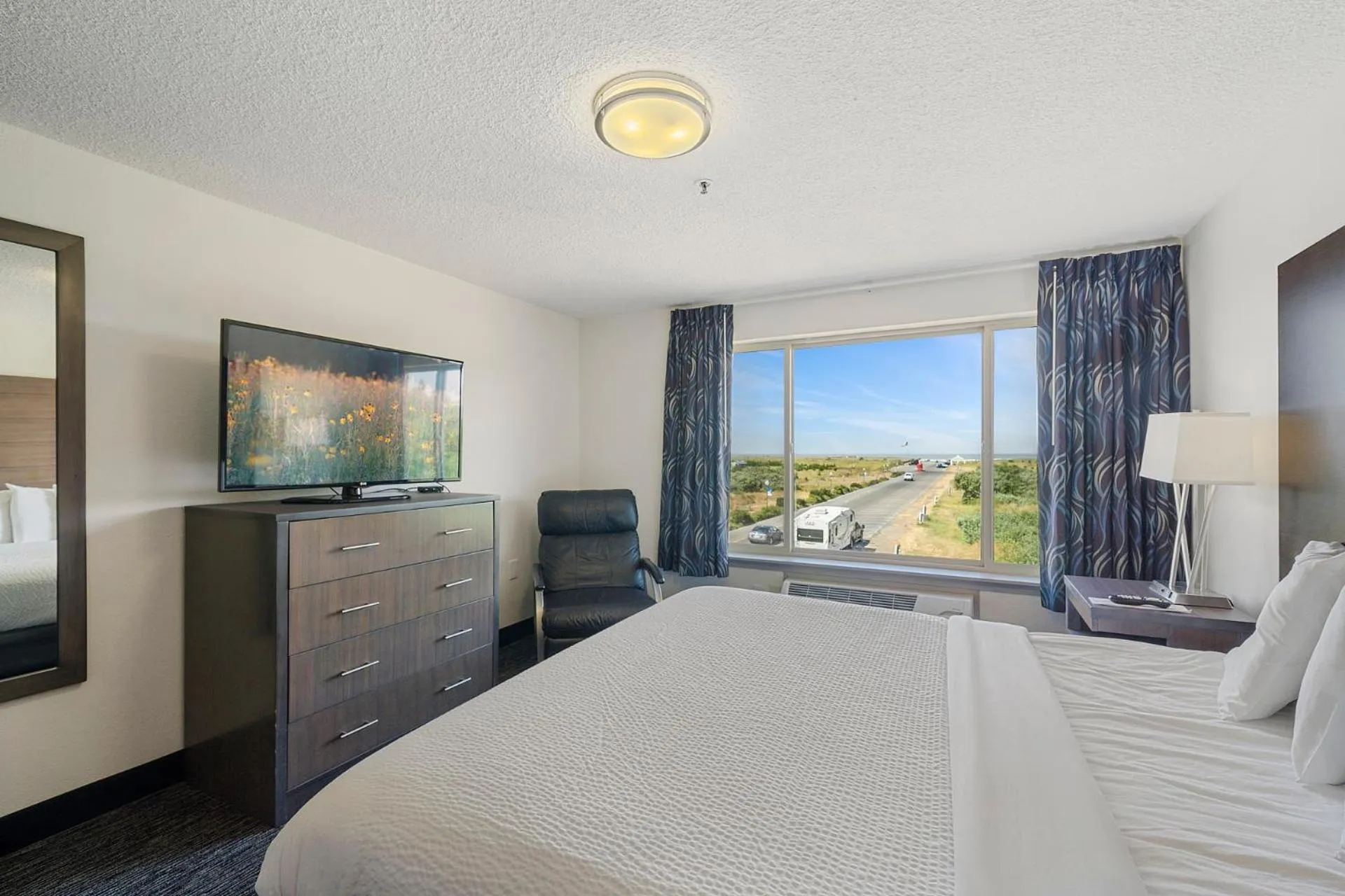 Bed in Oceanview Inn at the Arch