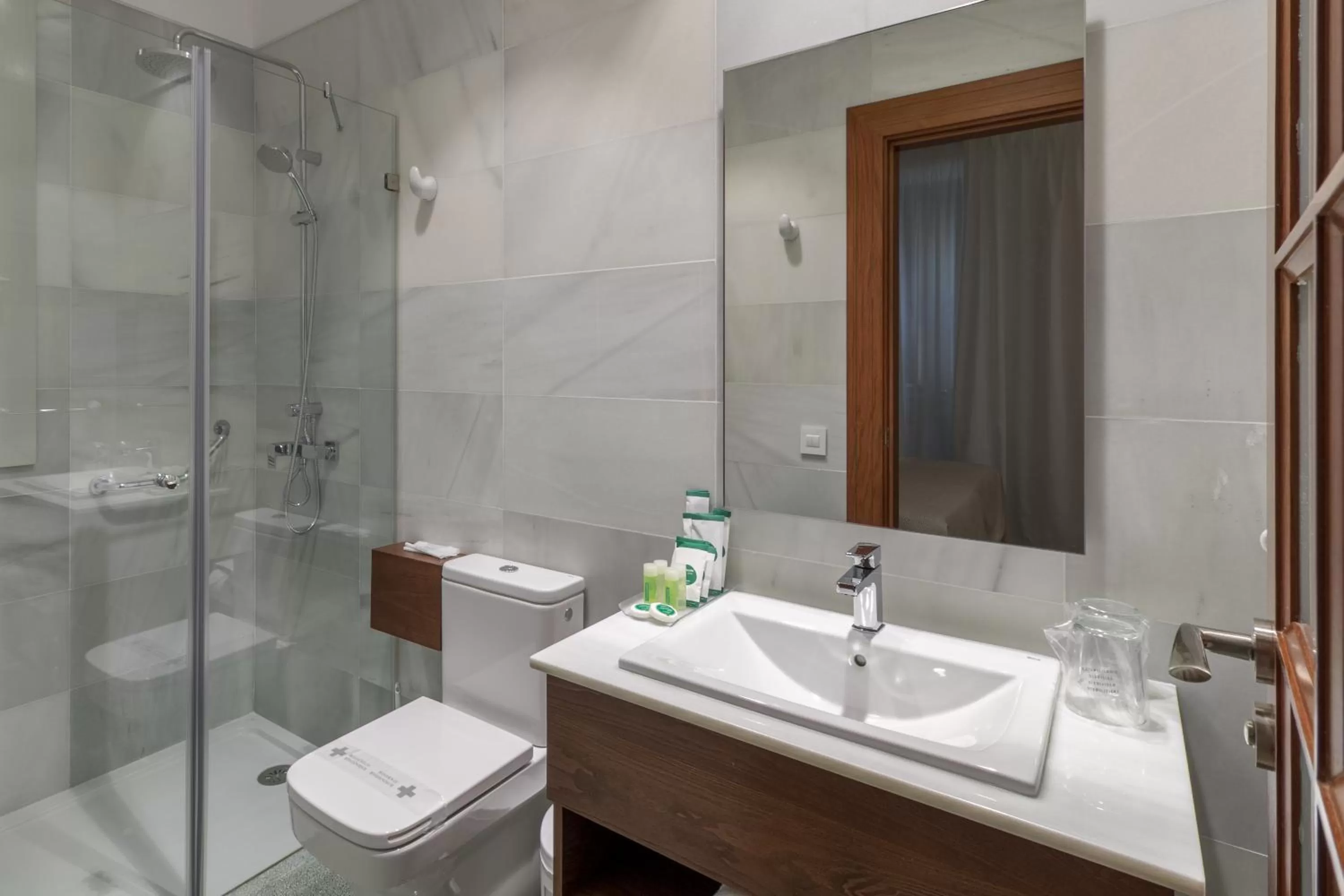 Shower in Hotel Emblemático Holiday Time