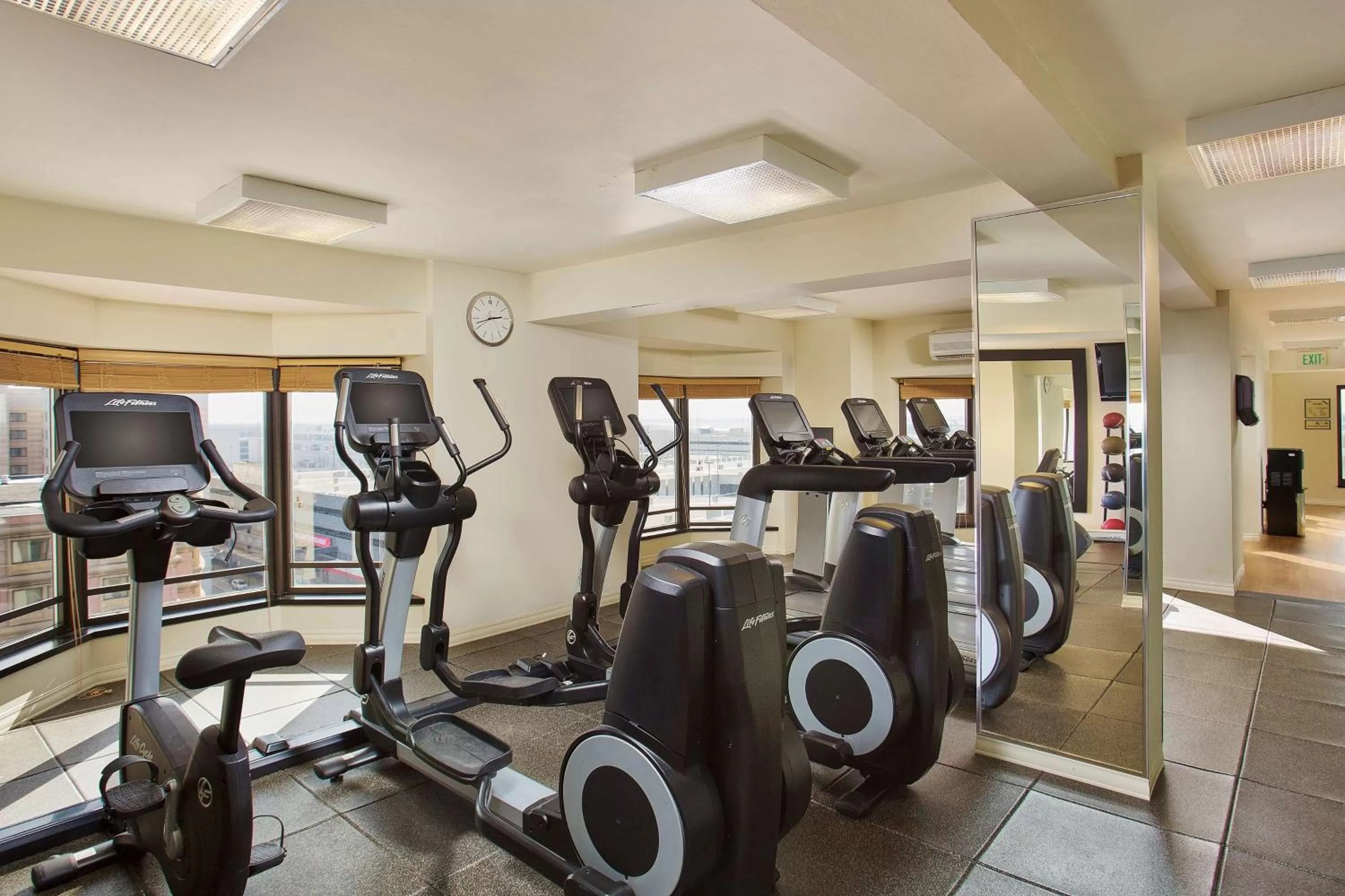 Fitness centre/facilities in Hilton Rosemont Chicago O'Hare