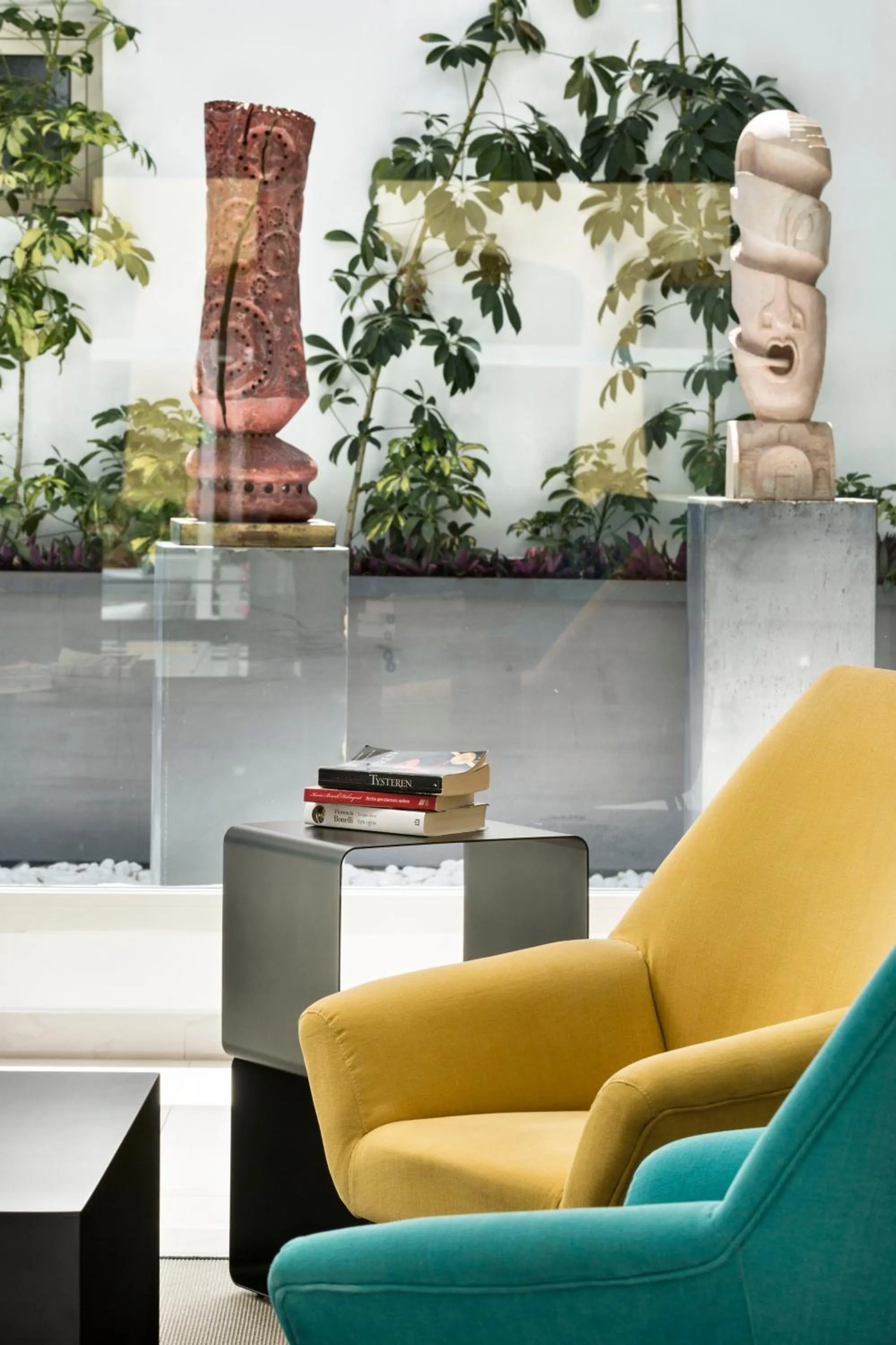 Library in Hotel San Teodoro