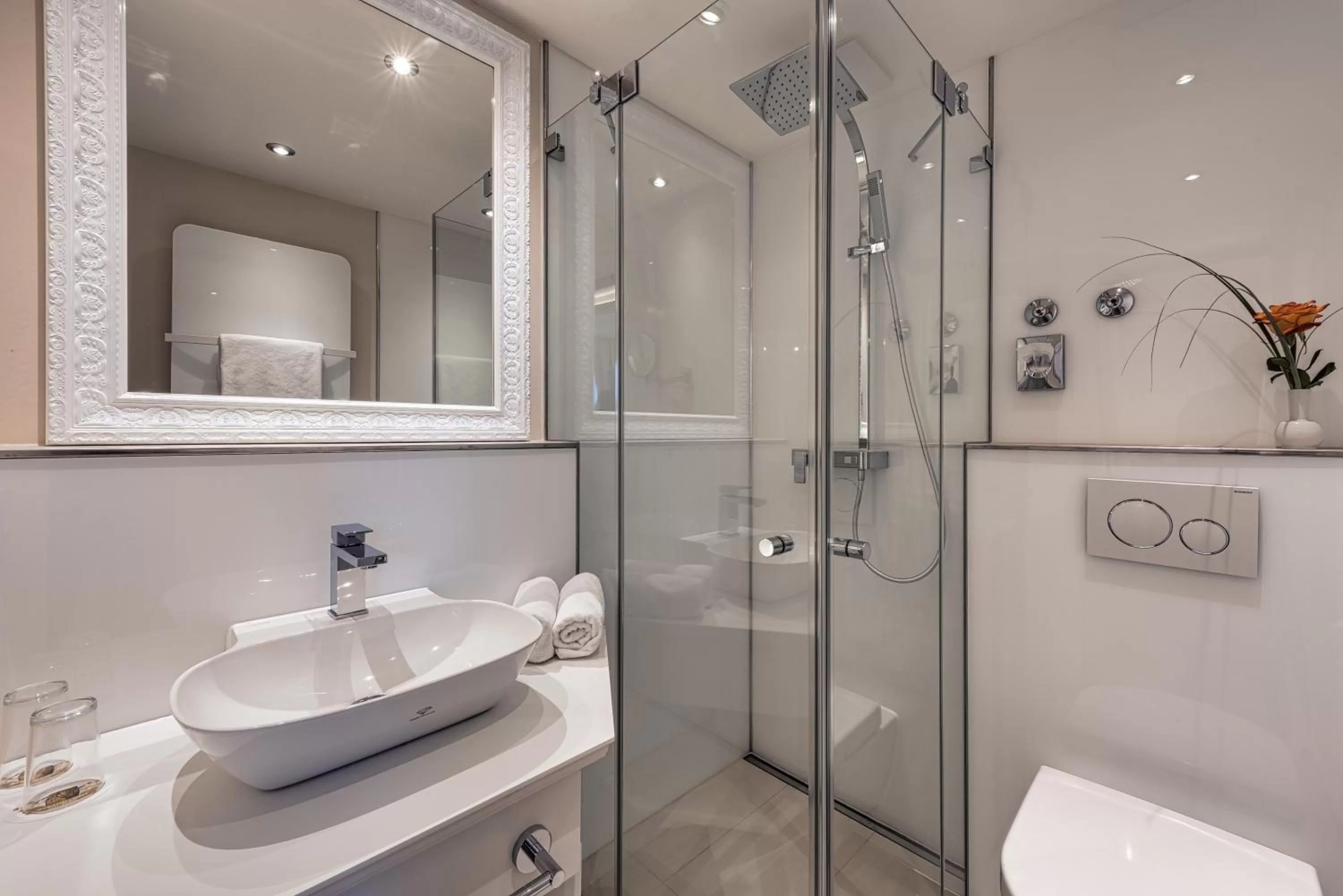 Bathroom in Hotel Schäfflerwirt