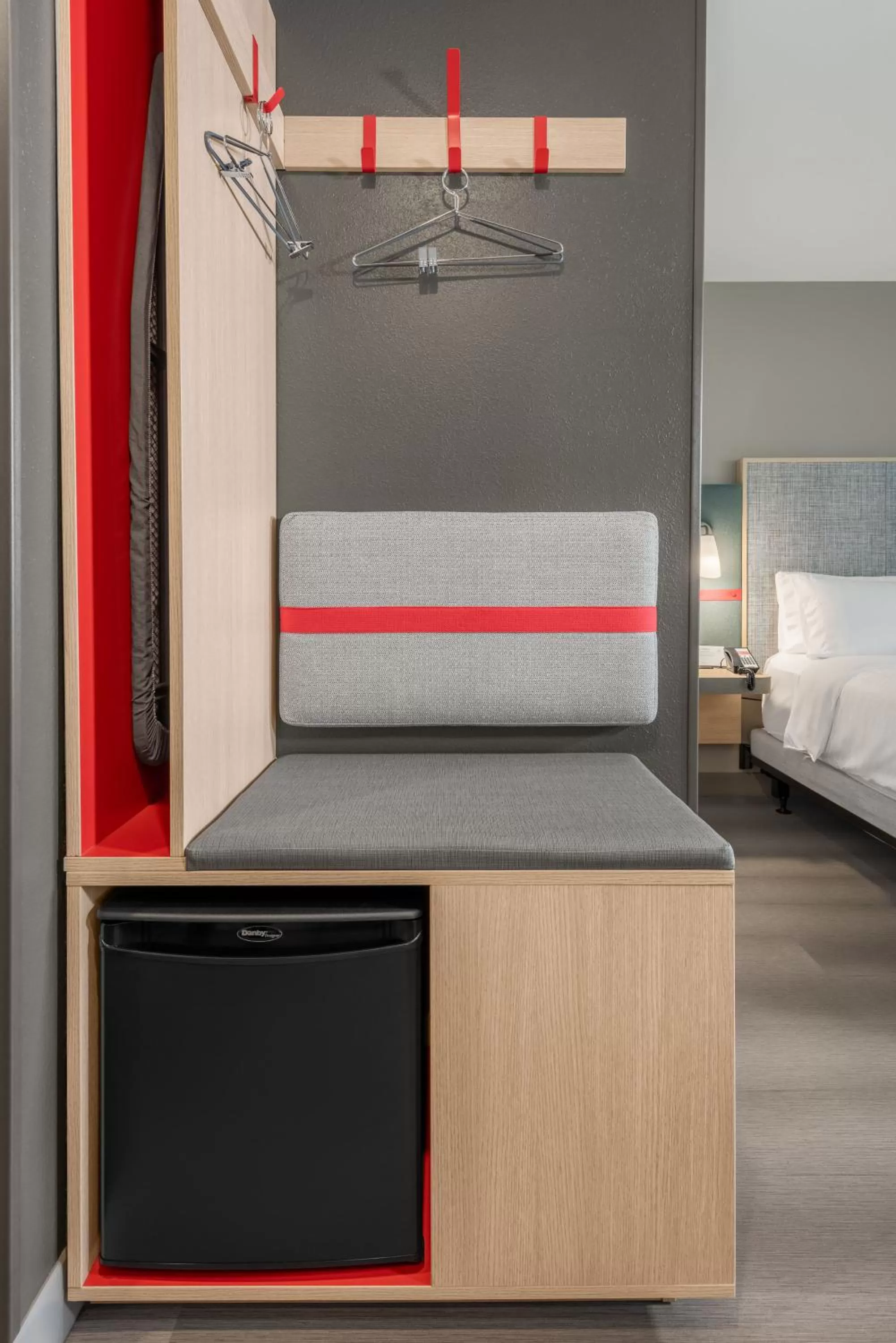 Seating area, Bed in avid hotel Nashville - Lebanon an IHG Hotel