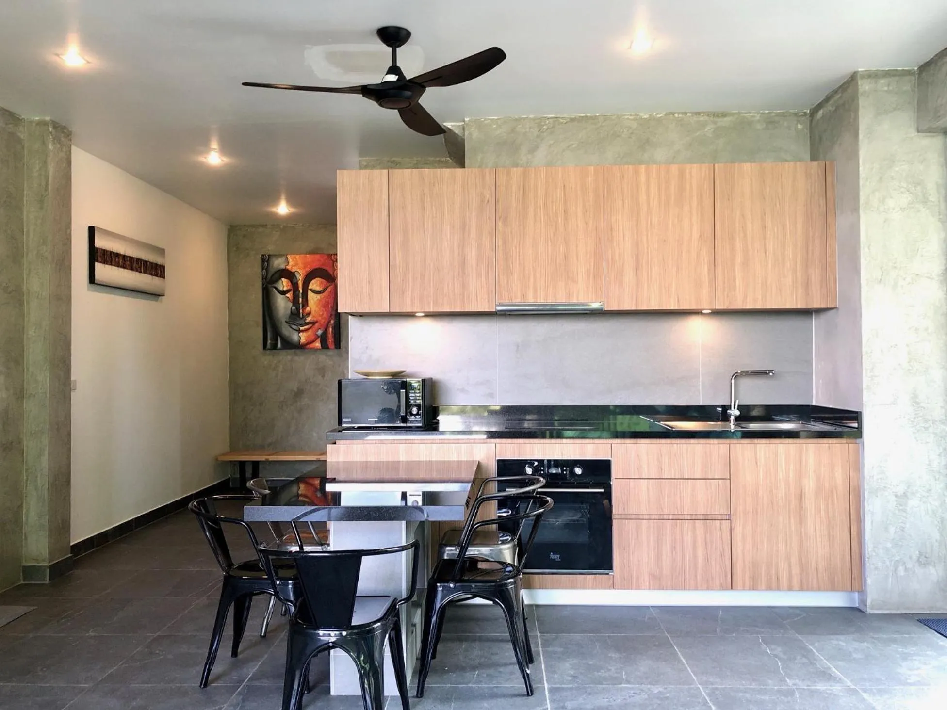 Kitchen or kitchenette in Baan Saint-Tropez Seaview Villas Kata Beach