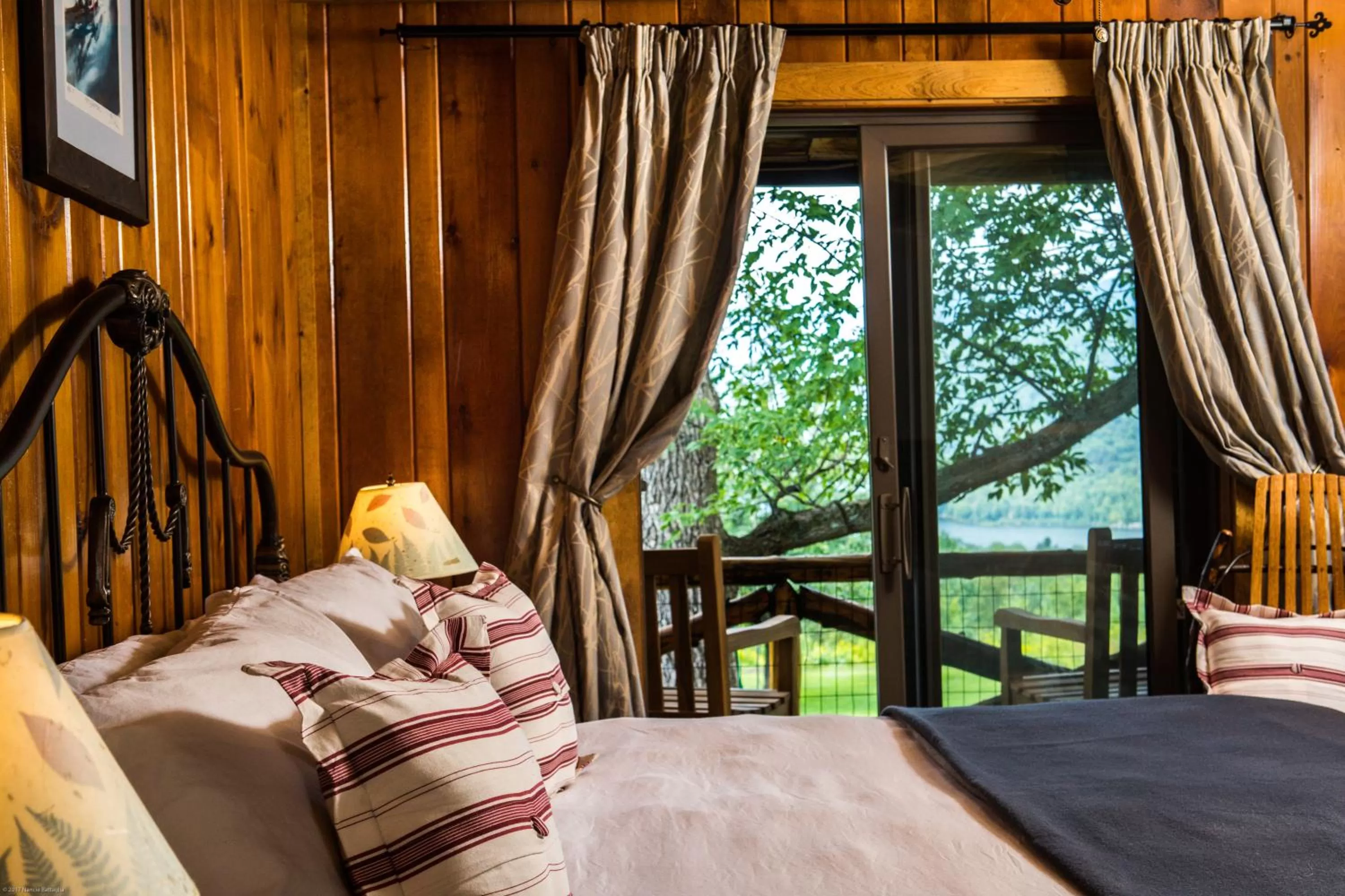 Bed in Garnet Hill Lodge