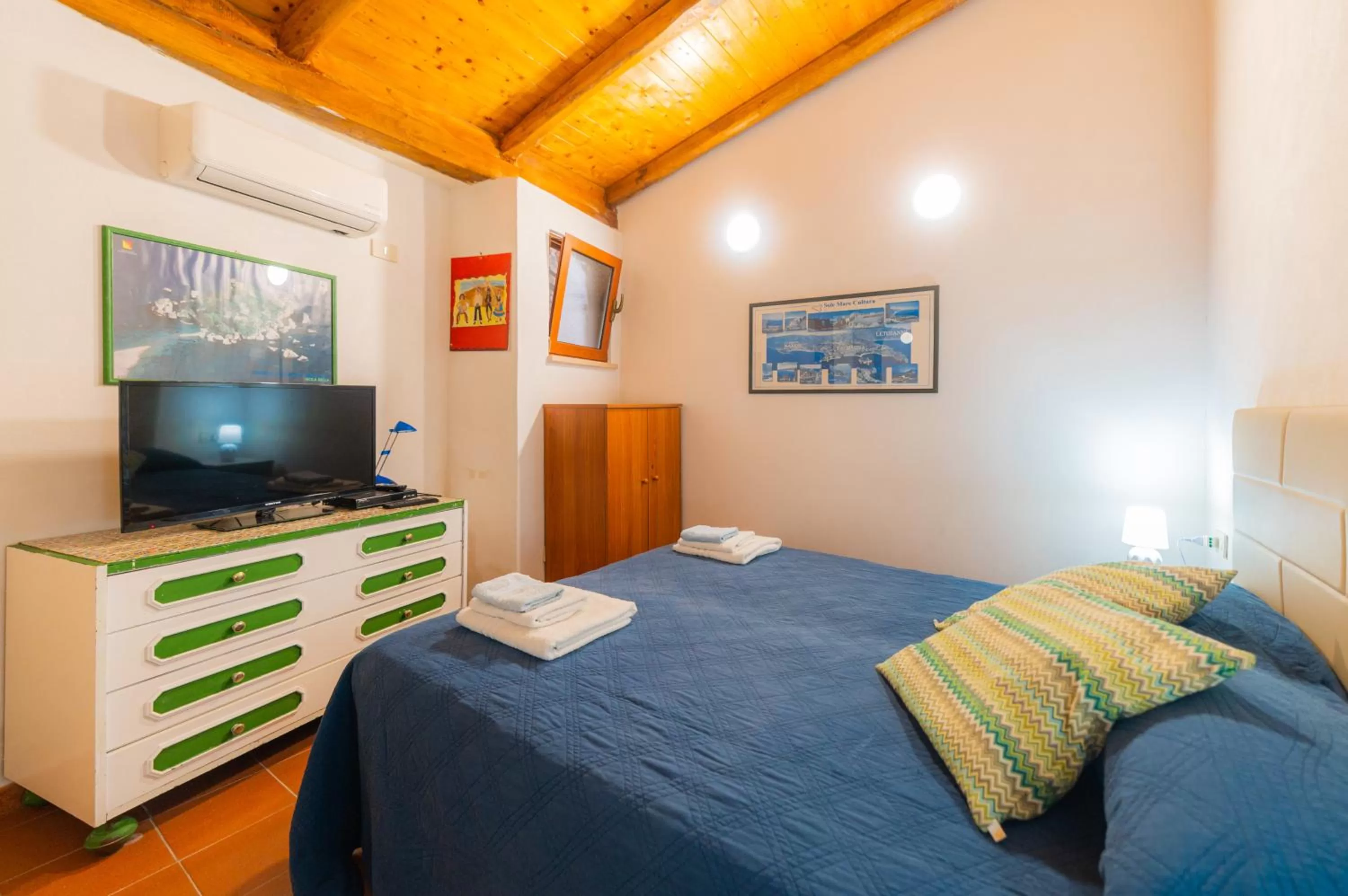 Photo of the whole room, Bed in ToviMar Apartments