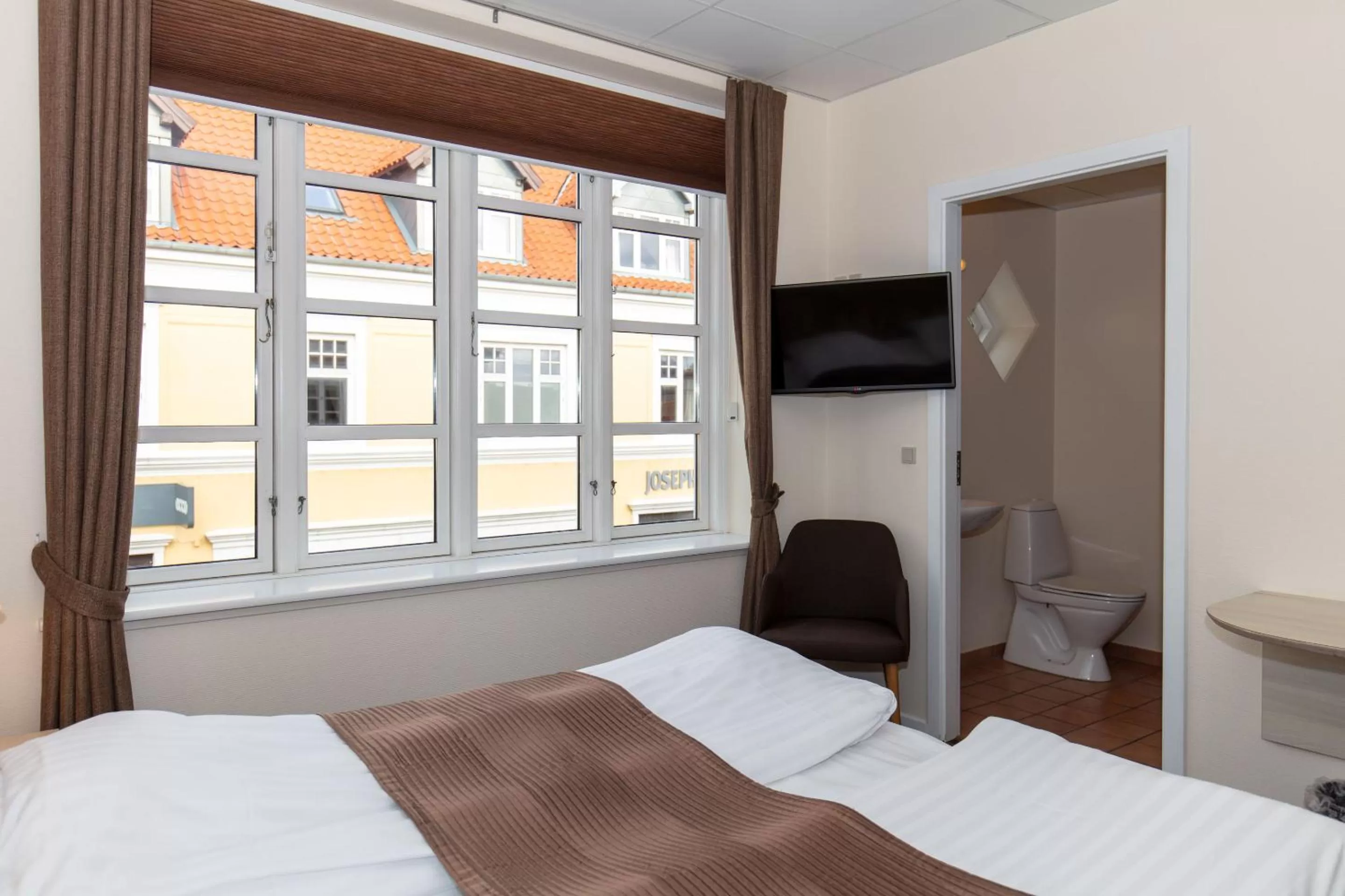 Bed in Foldens Hotel