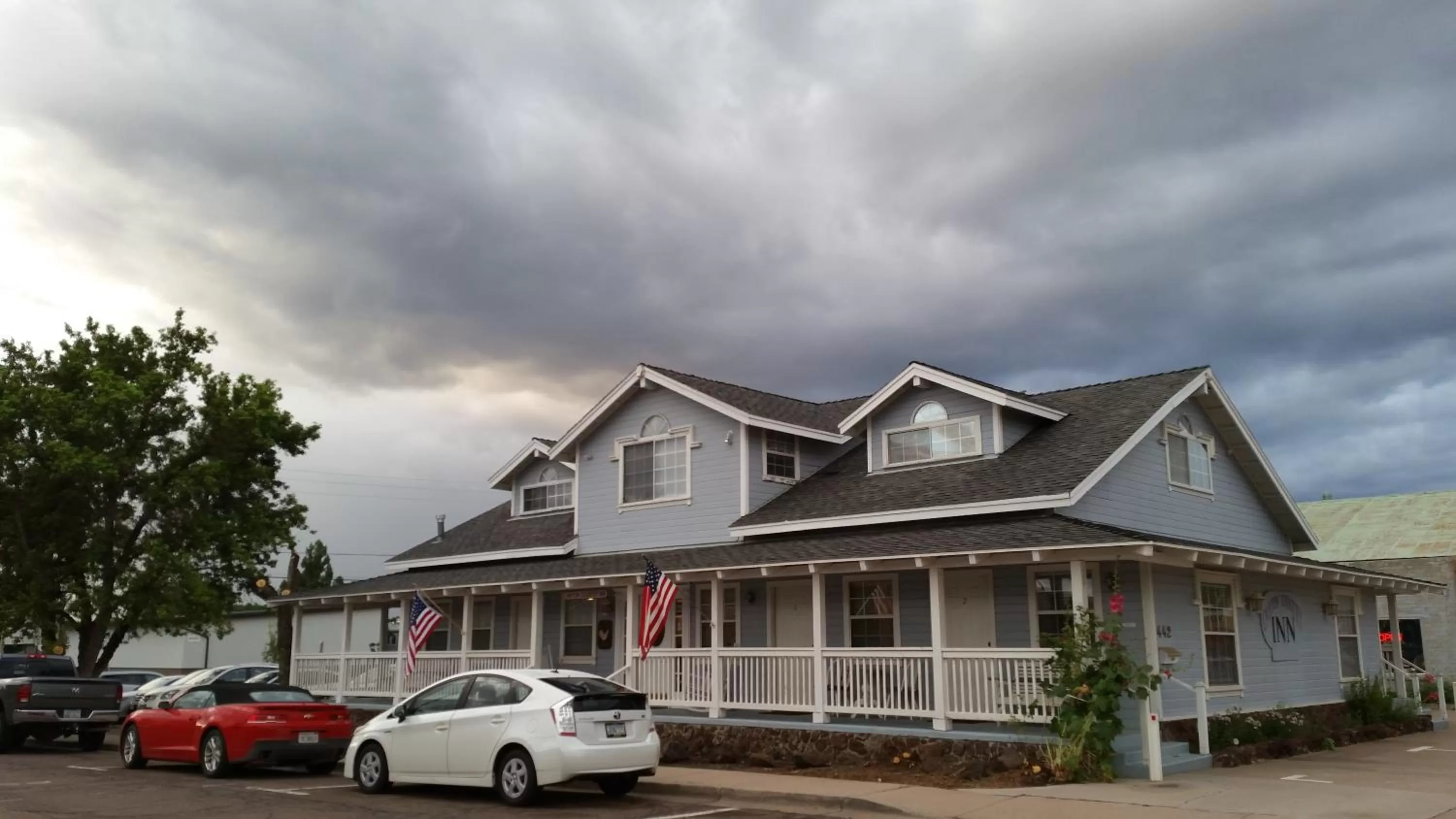 Facade/entrance in Canyon Country Inn