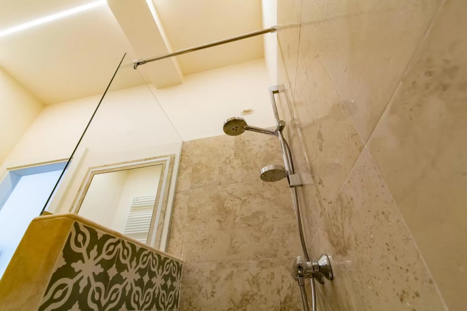 Bathroom in Migliori Olive Ascolane beds