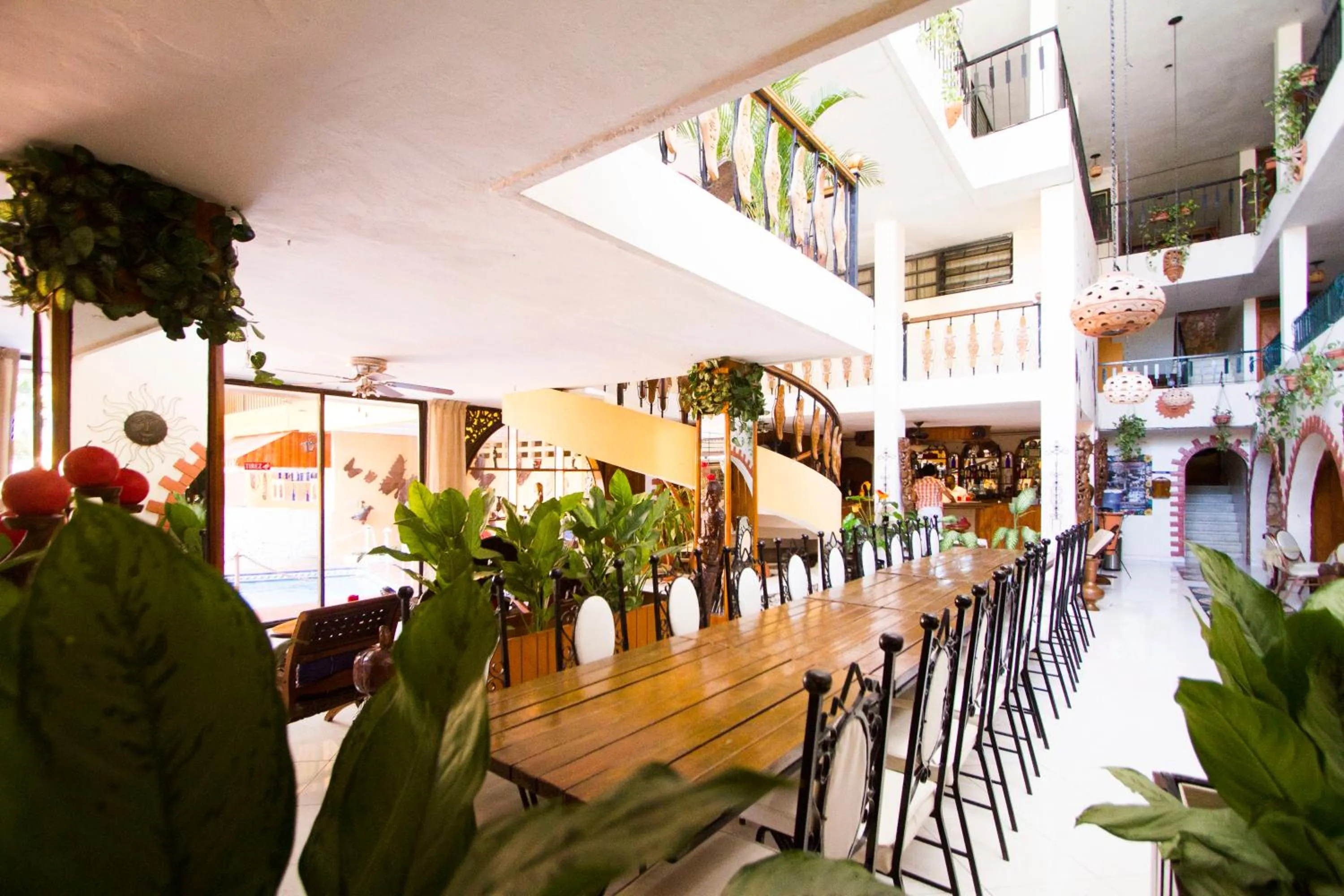 Restaurant/places to eat in Ideal Villa Hotel