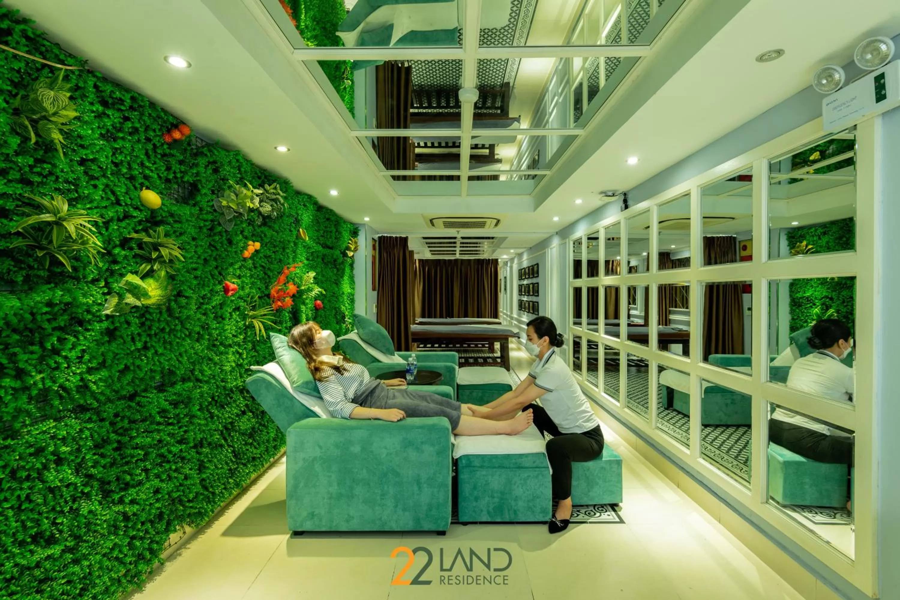 People in 22land Residence Hotel 71 Hang Bong Premium