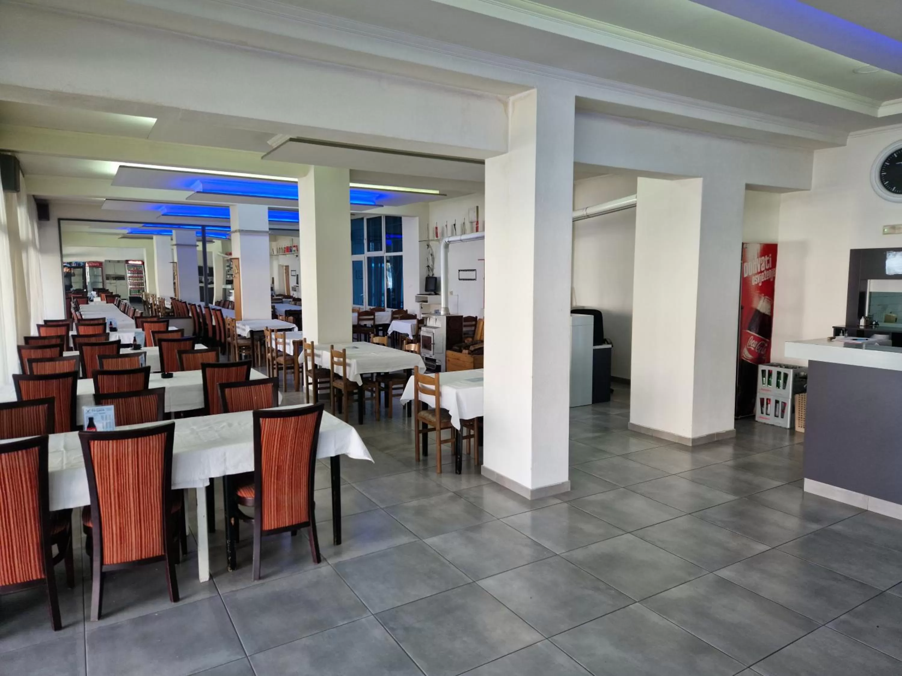 Restaurant/Places to Eat in Motel "Tri lovca"