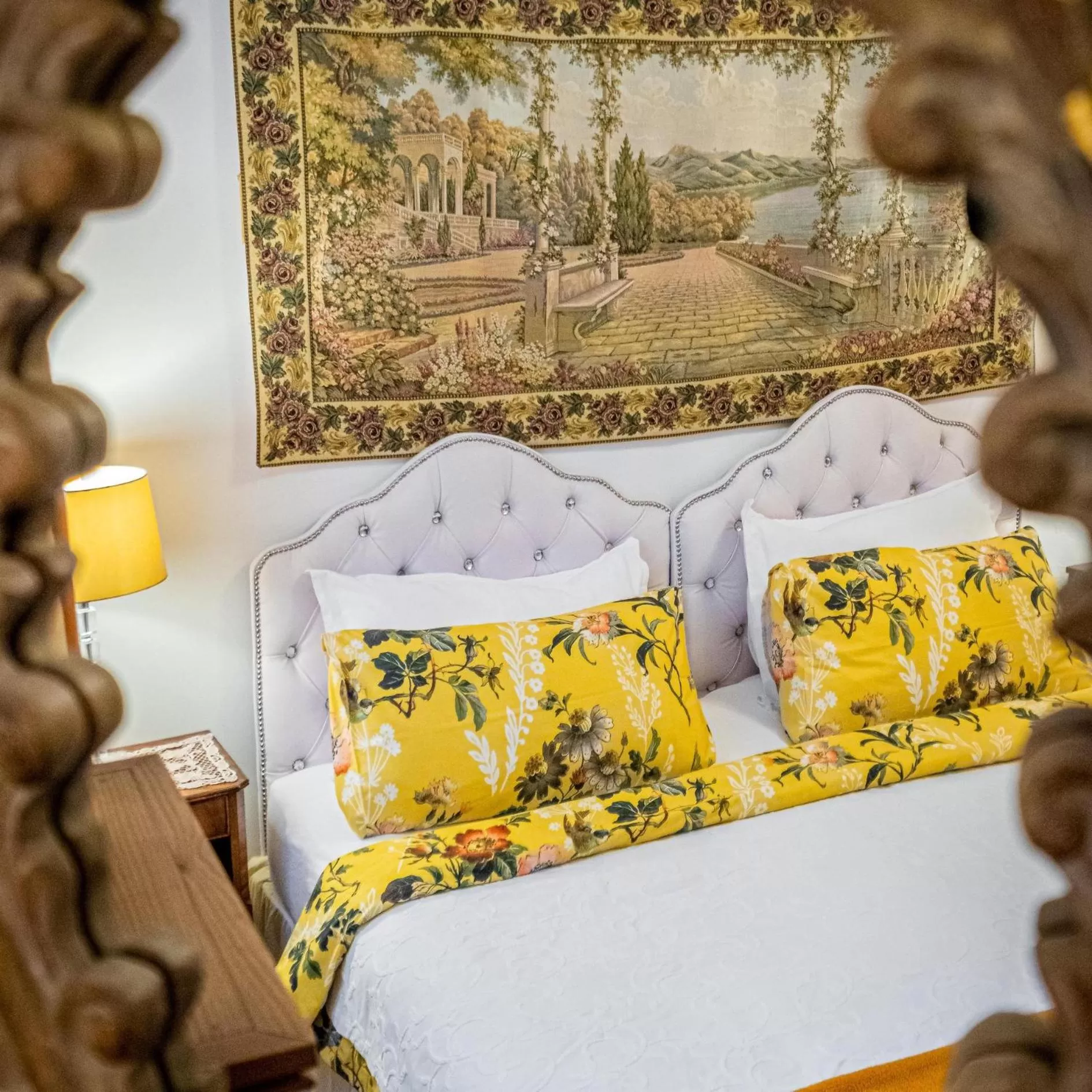 Bed in Dawson Place, Juliette's Bed and Breakfast