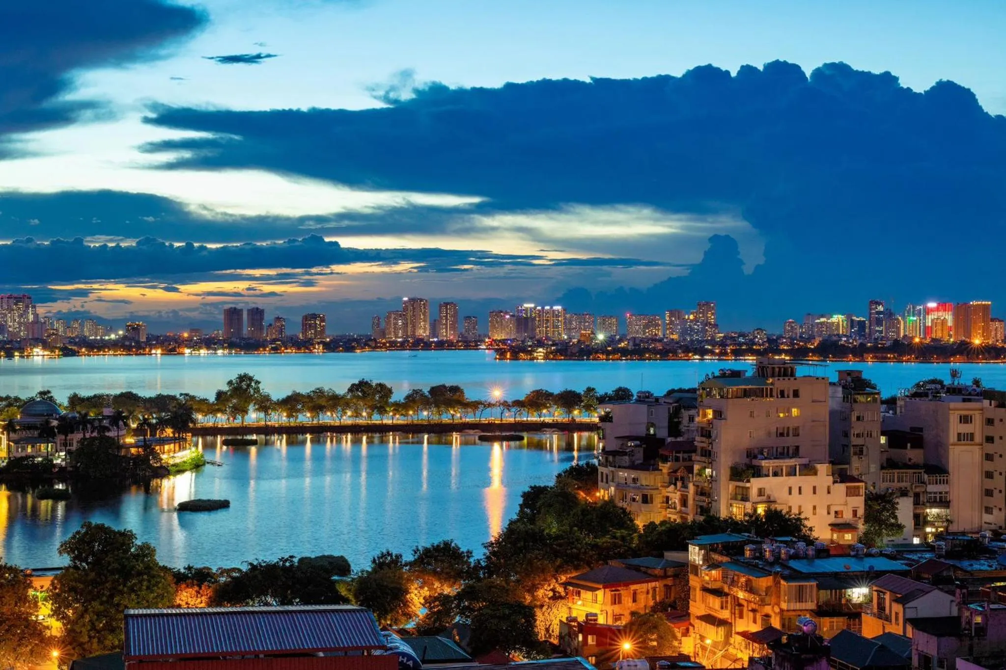 Lake view in Flower Garden Hotel