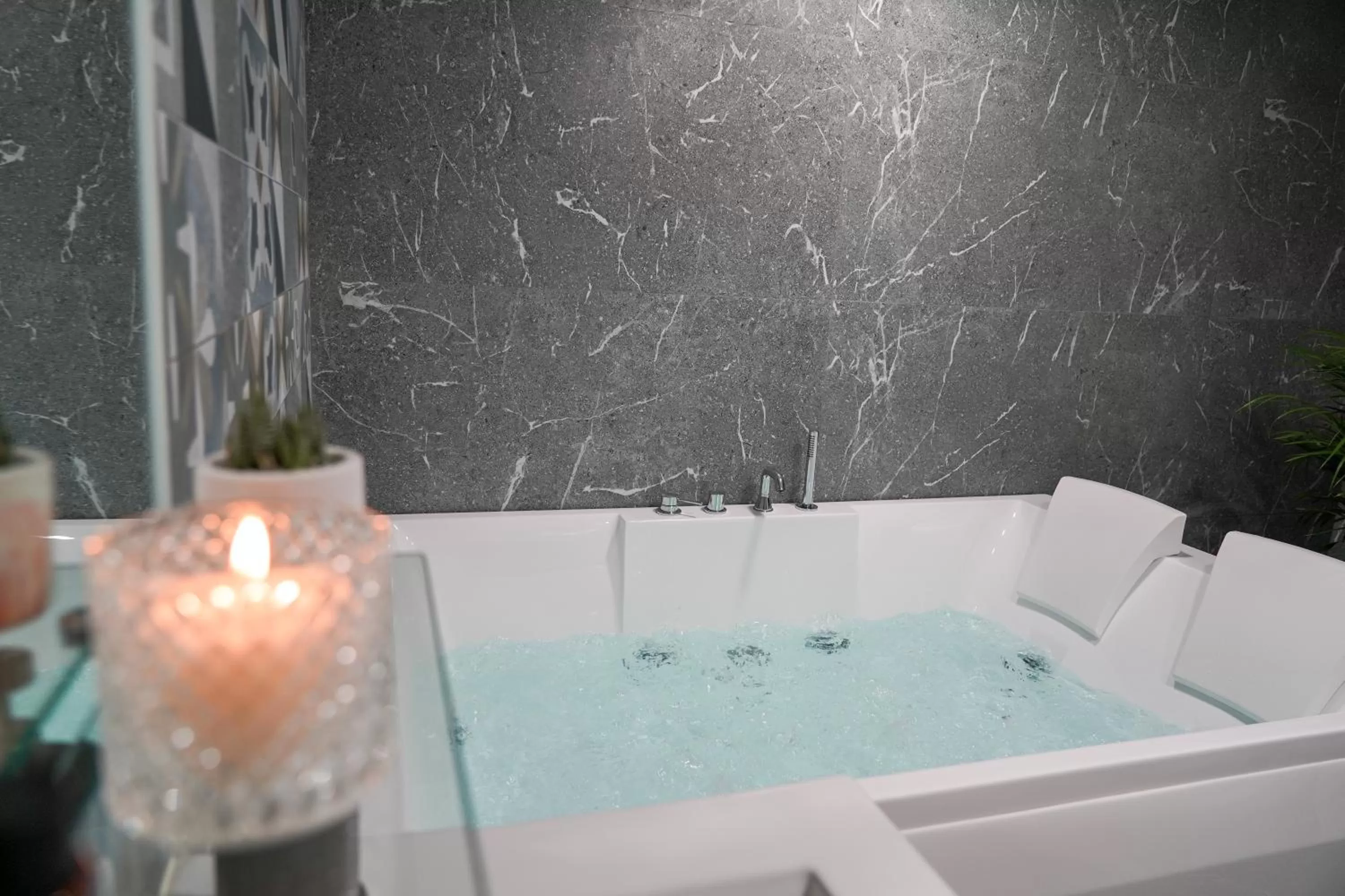 Hot Tub in Kamaroporta Luxury Apartments