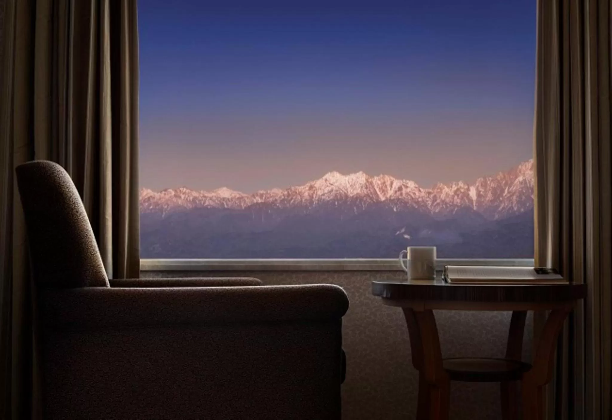 Photo of the whole room in ANA Crowne Plaza Toyama by IHG