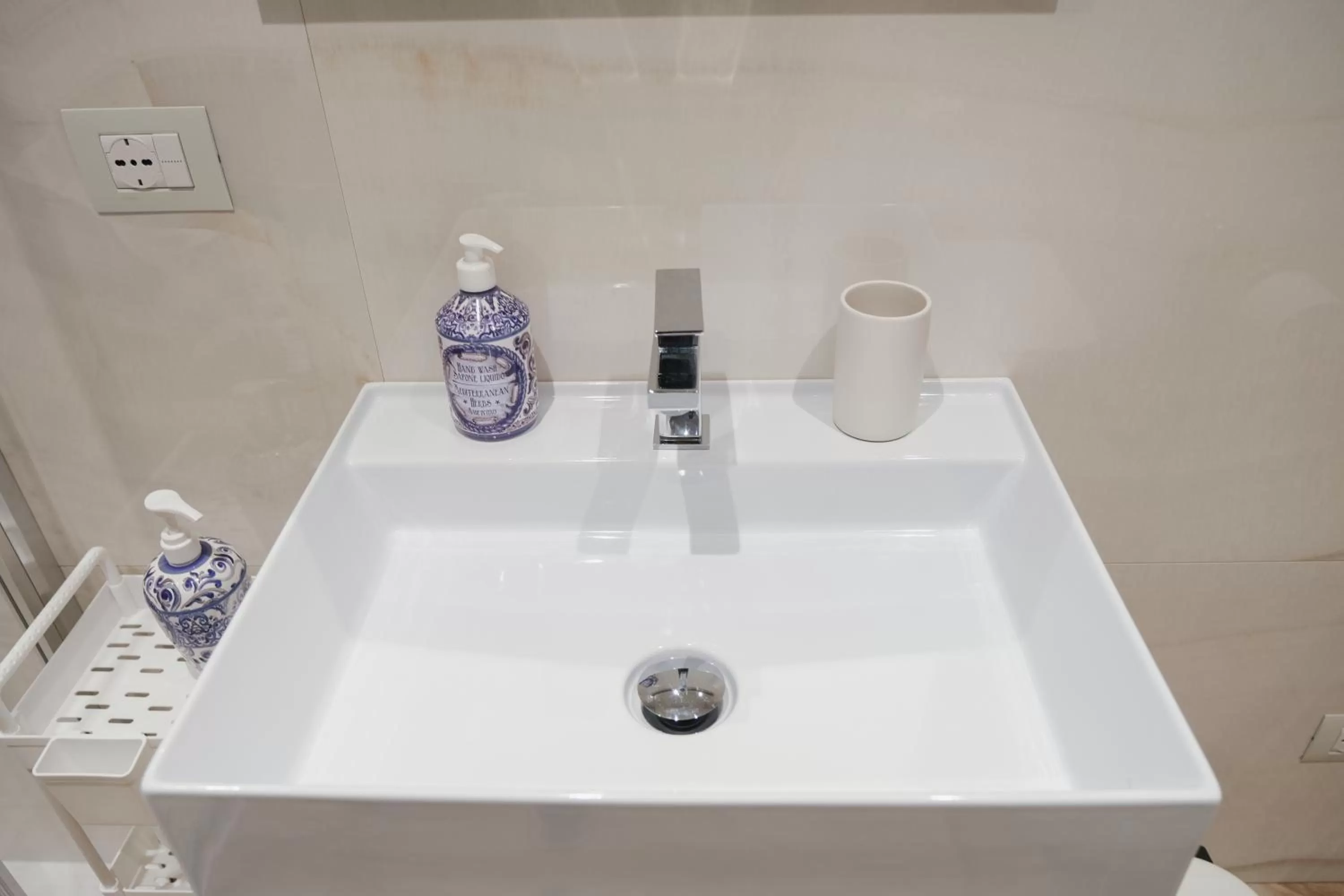 Bathroom in Supernova