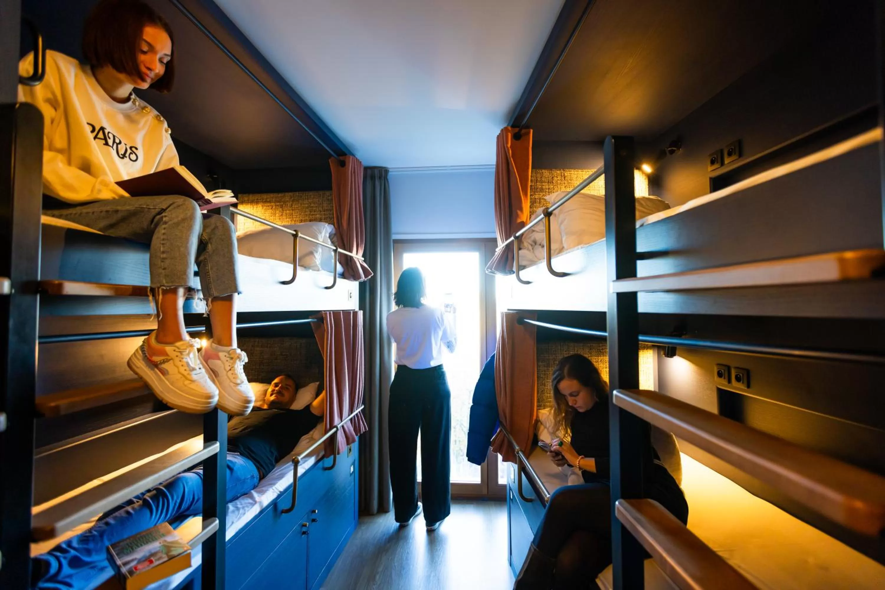 People, Bed in The People - Paris Nation