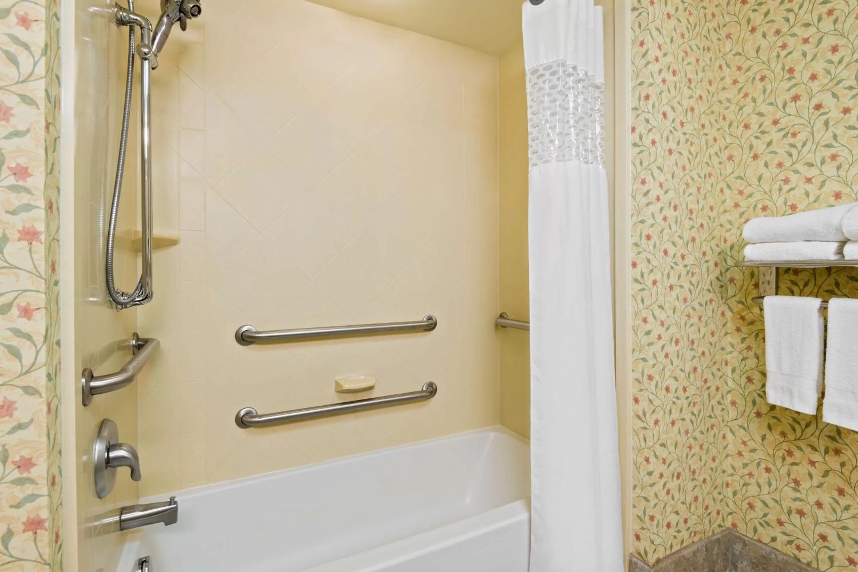 Bathroom in Hampton Inn & Suites Columbus Polaris